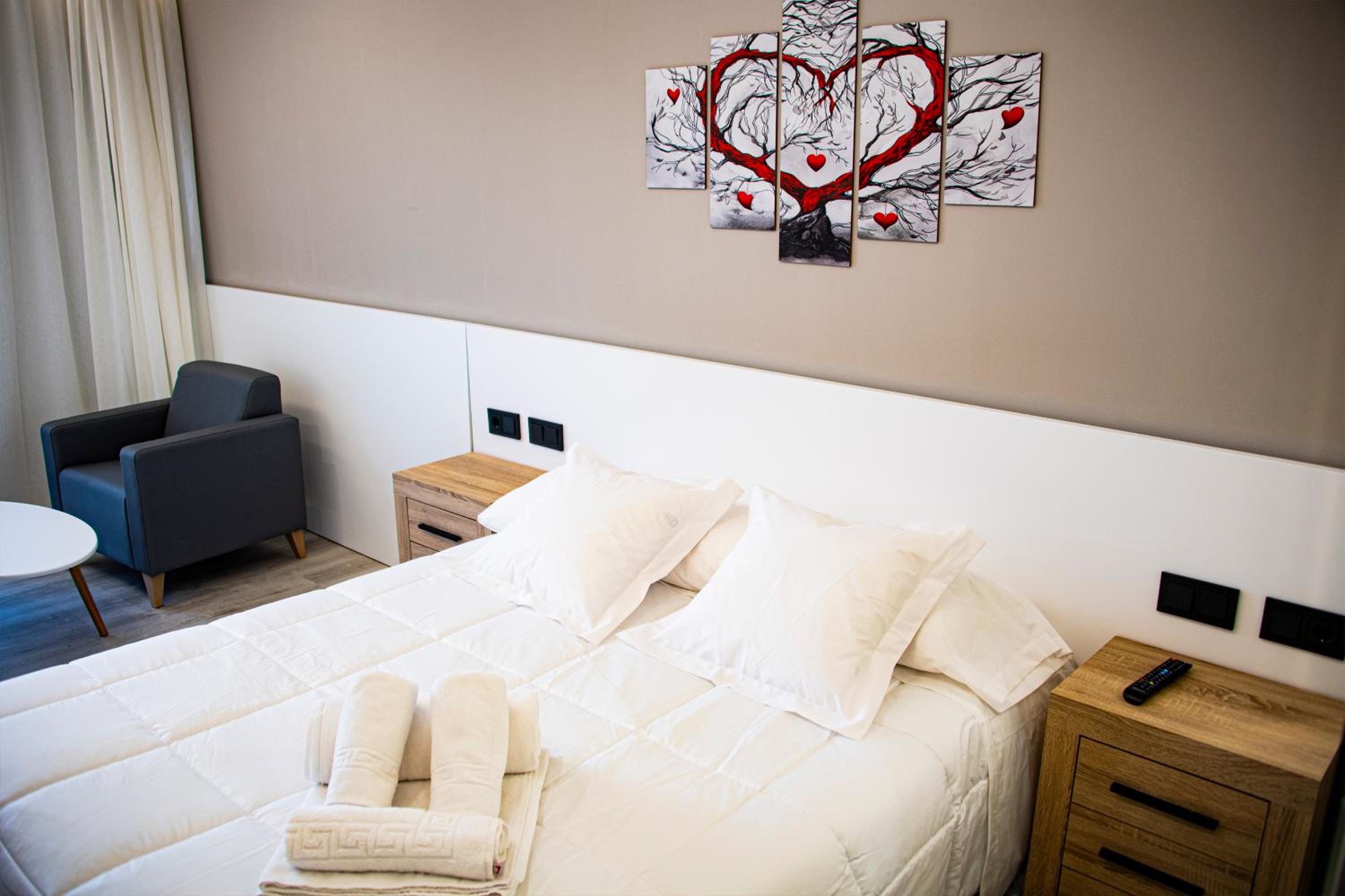 Standard Double Room - Photo 6