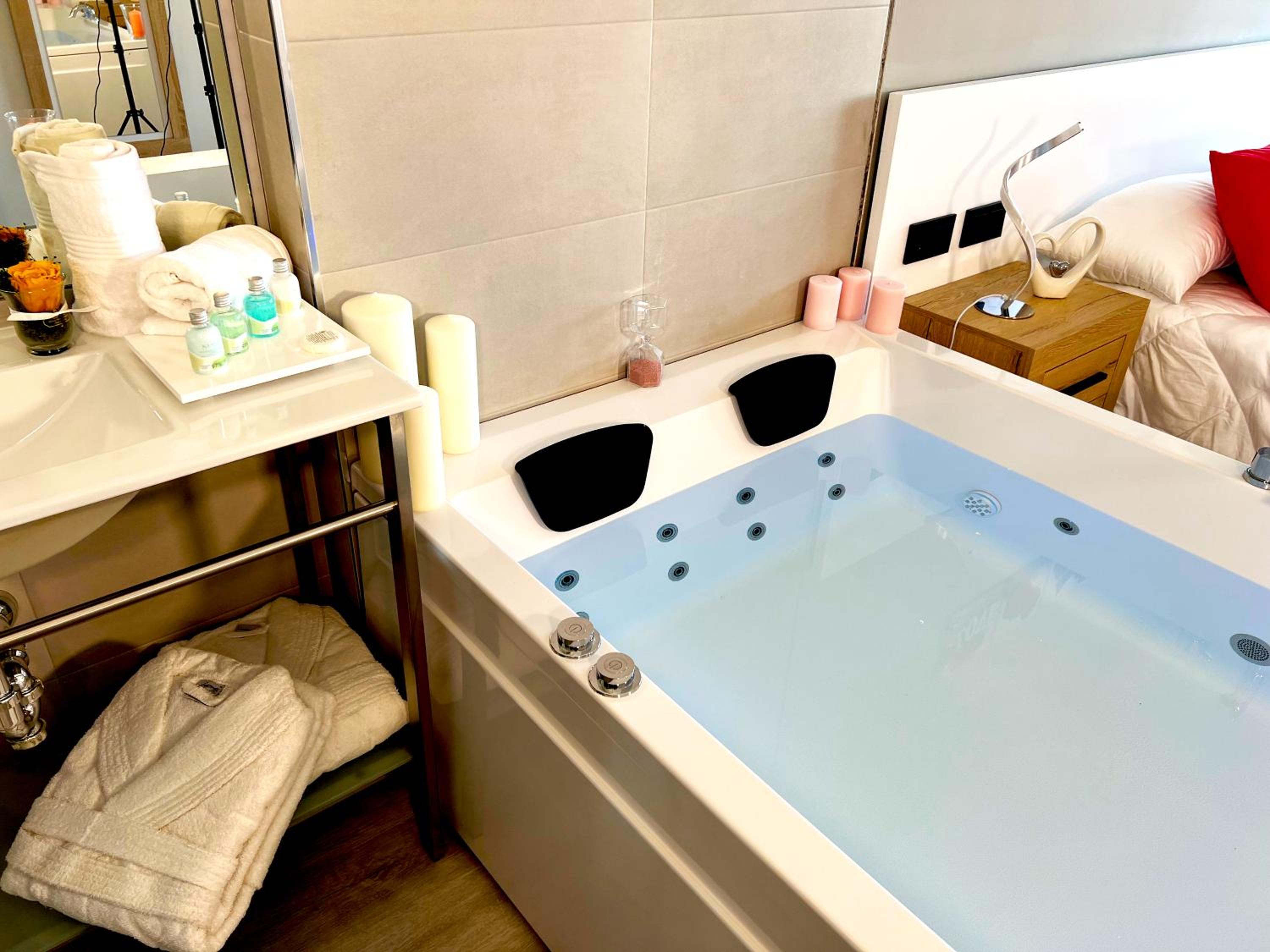 Double Room with Spa Bath - Photo 6