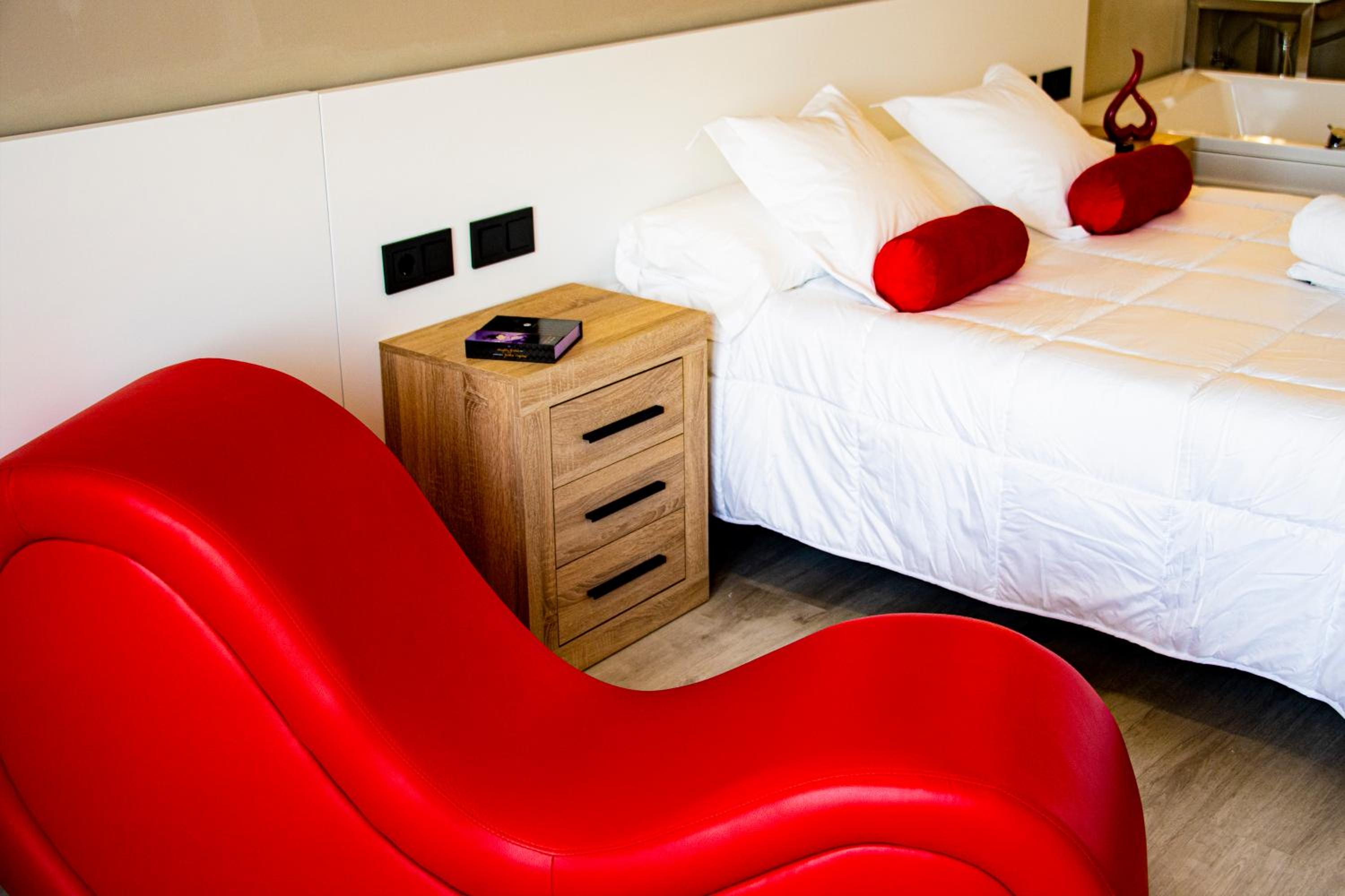 Suite with Spa Bath - Photo 20