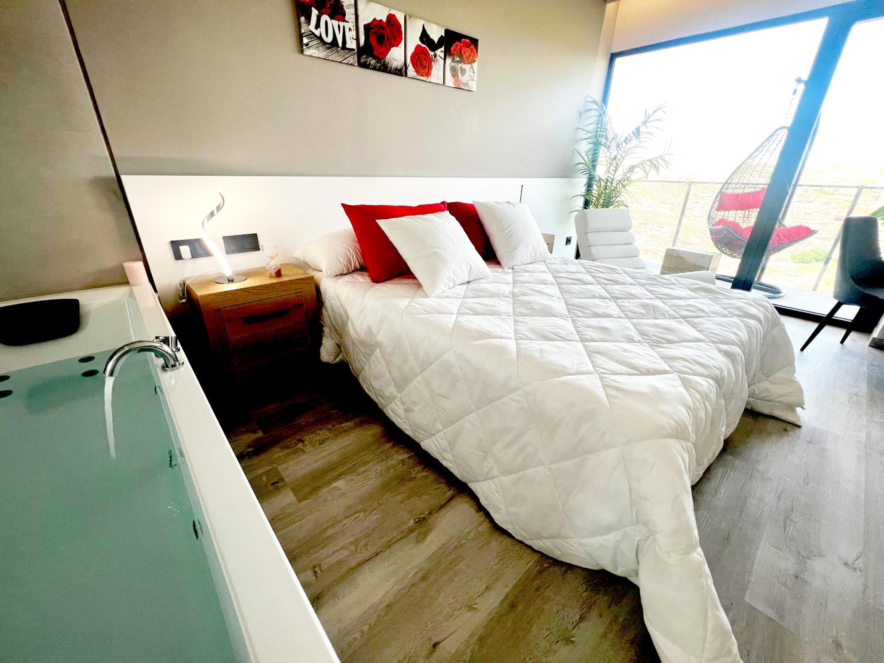 Double Room with Spa Bath - Photo 2