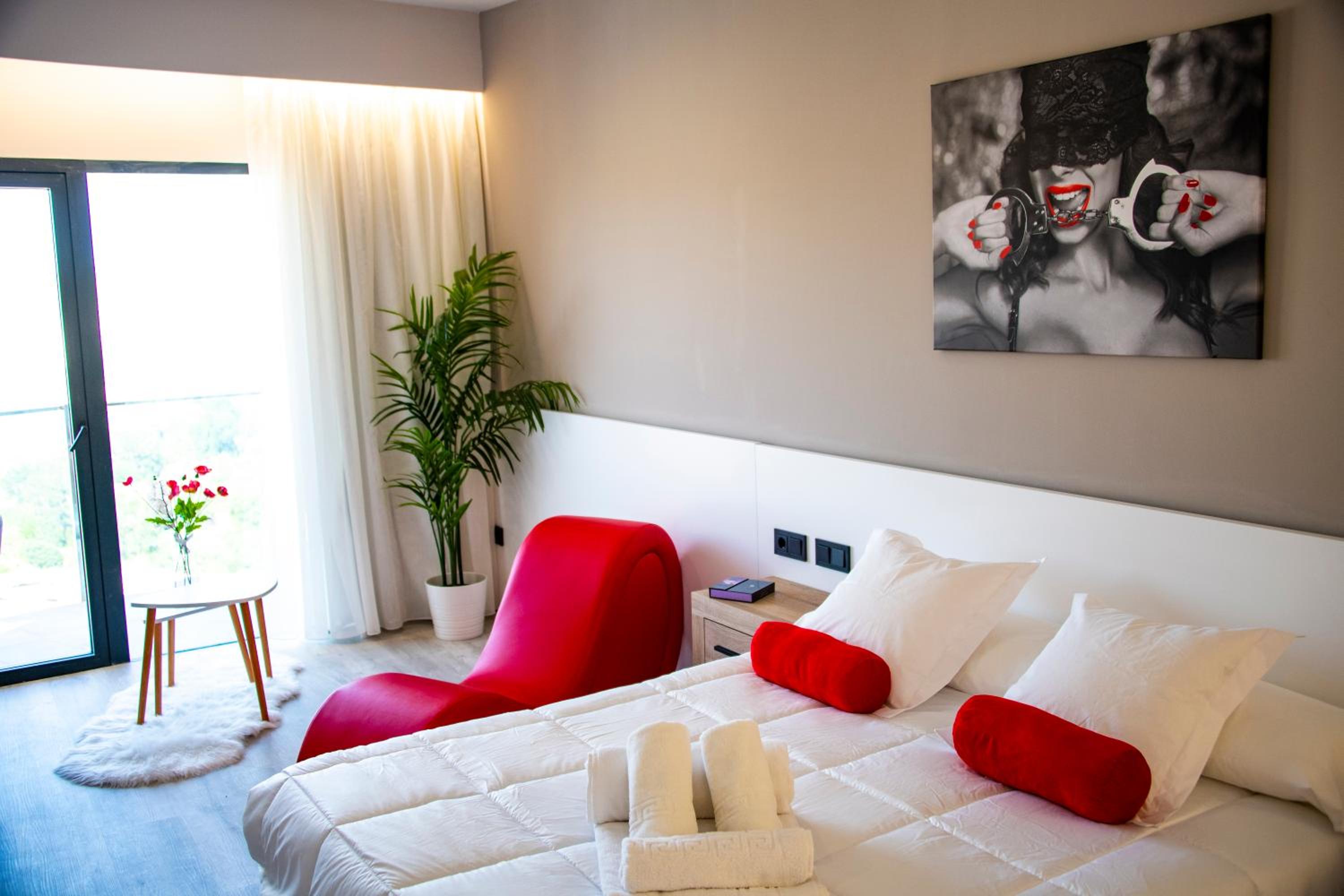 Suite with Spa Bath - Photo 4