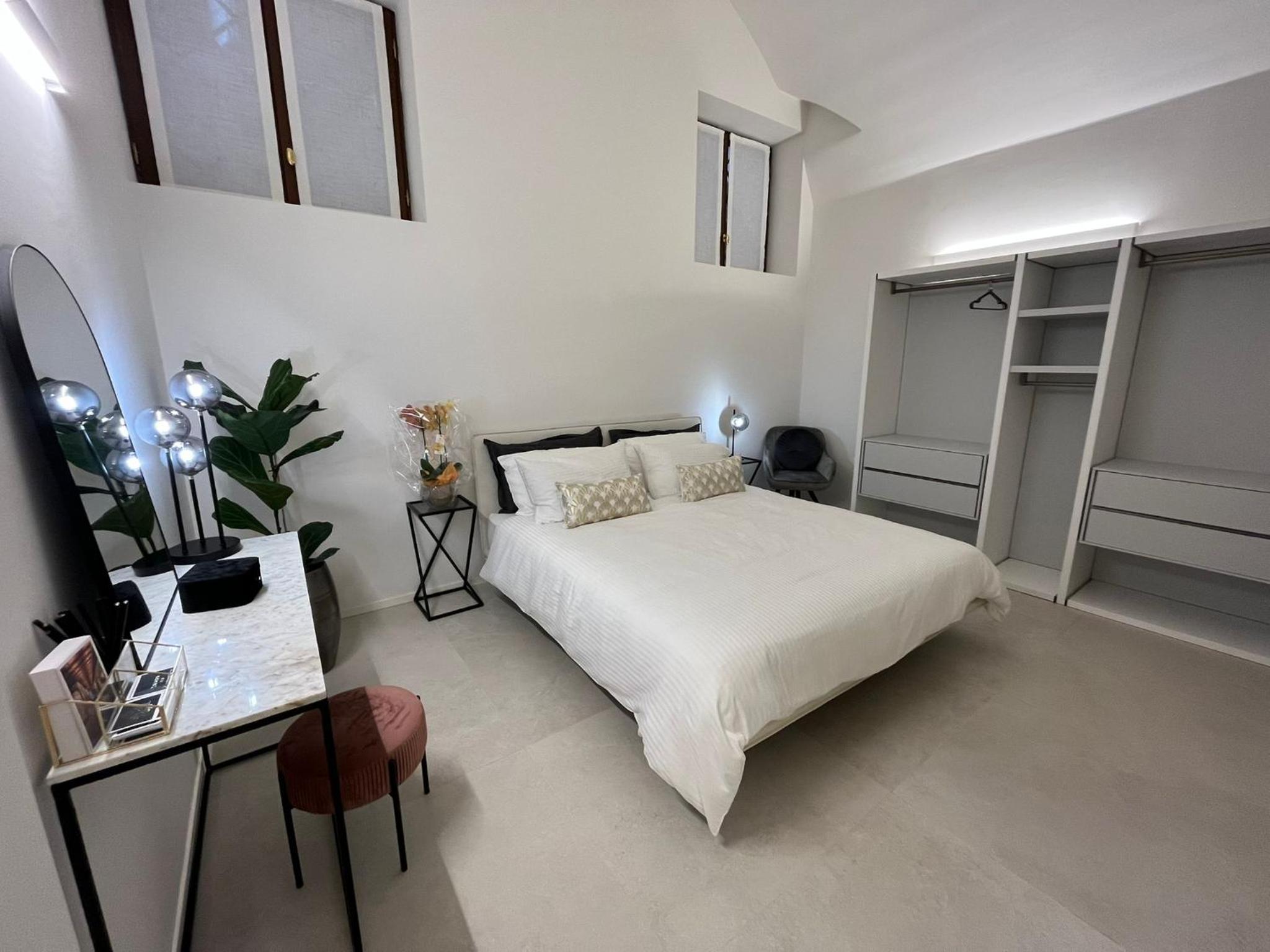 One-Bedroom Apartment photo 3