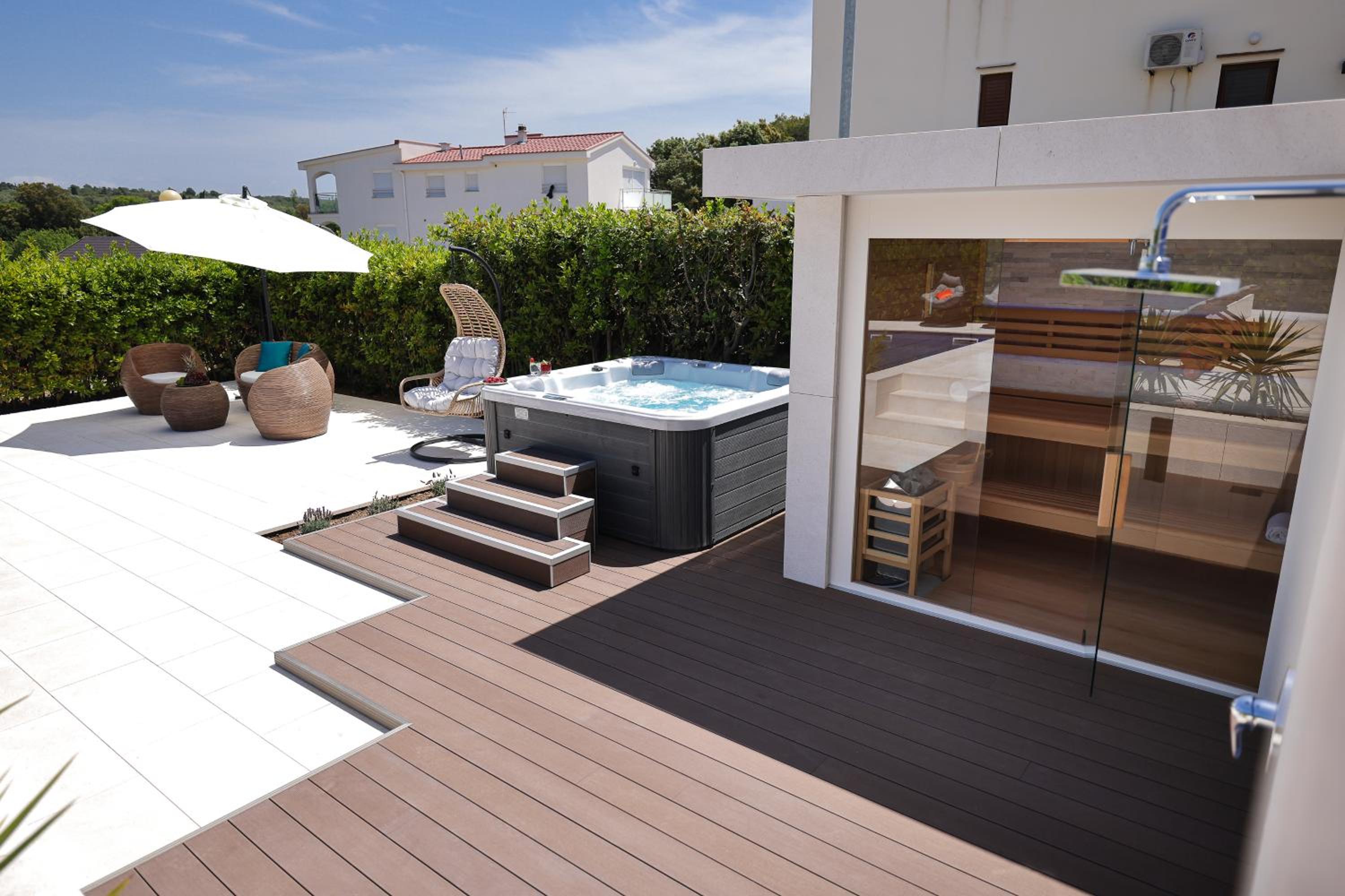 One-Bedroom Apartment with Terrace or Balcony - Photo 24
