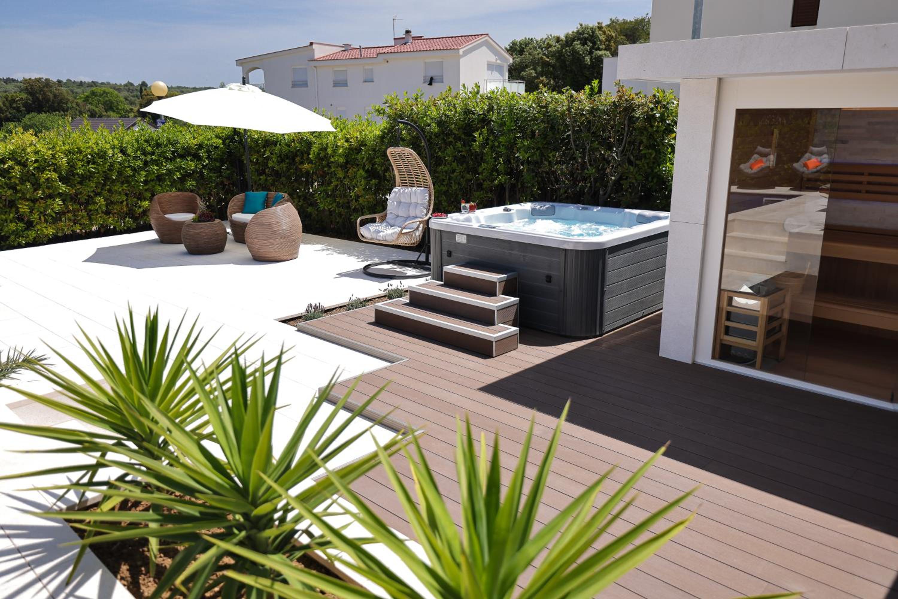 One-Bedroom Apartment with Terrace or Balcony - Photo 23