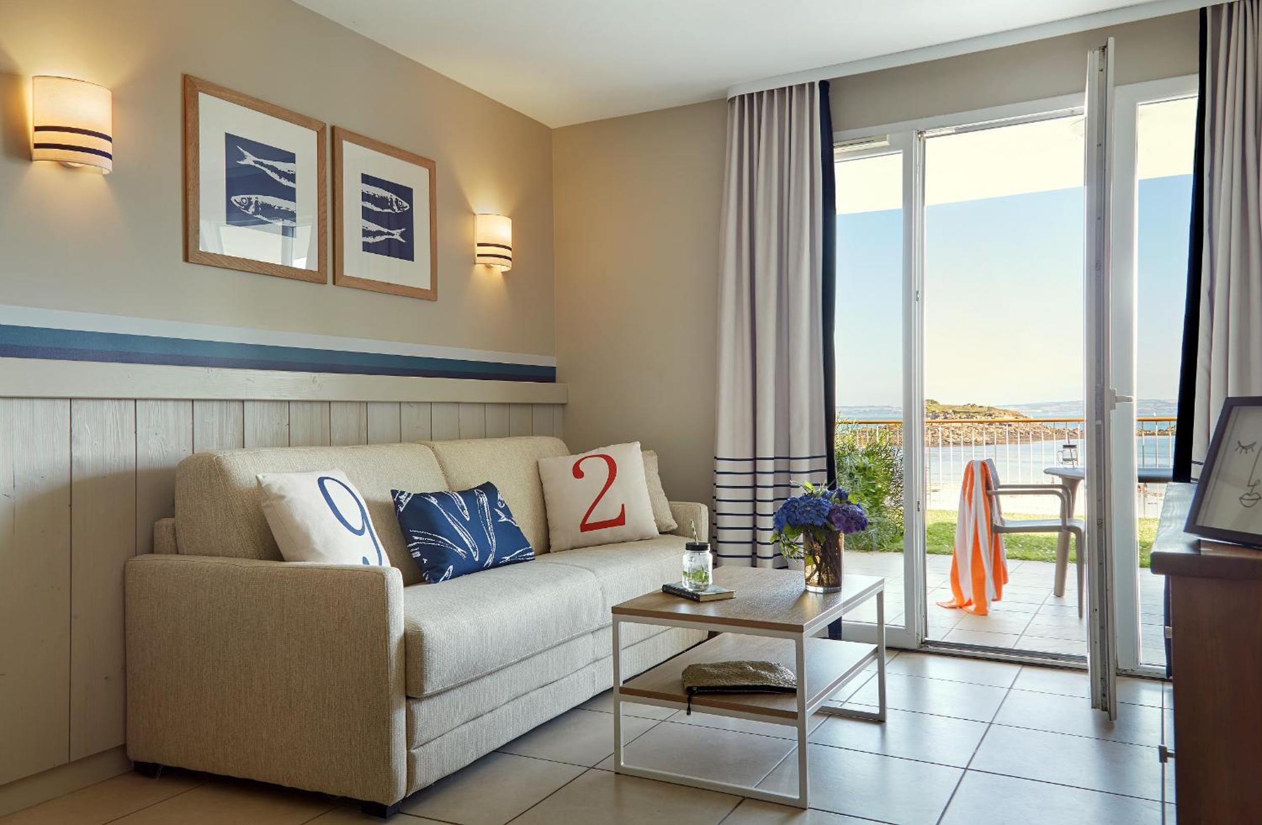 One-Bedroom Apartment with Terrace or Balcony (4 people) - Open Sea View - Seafront photo 1
