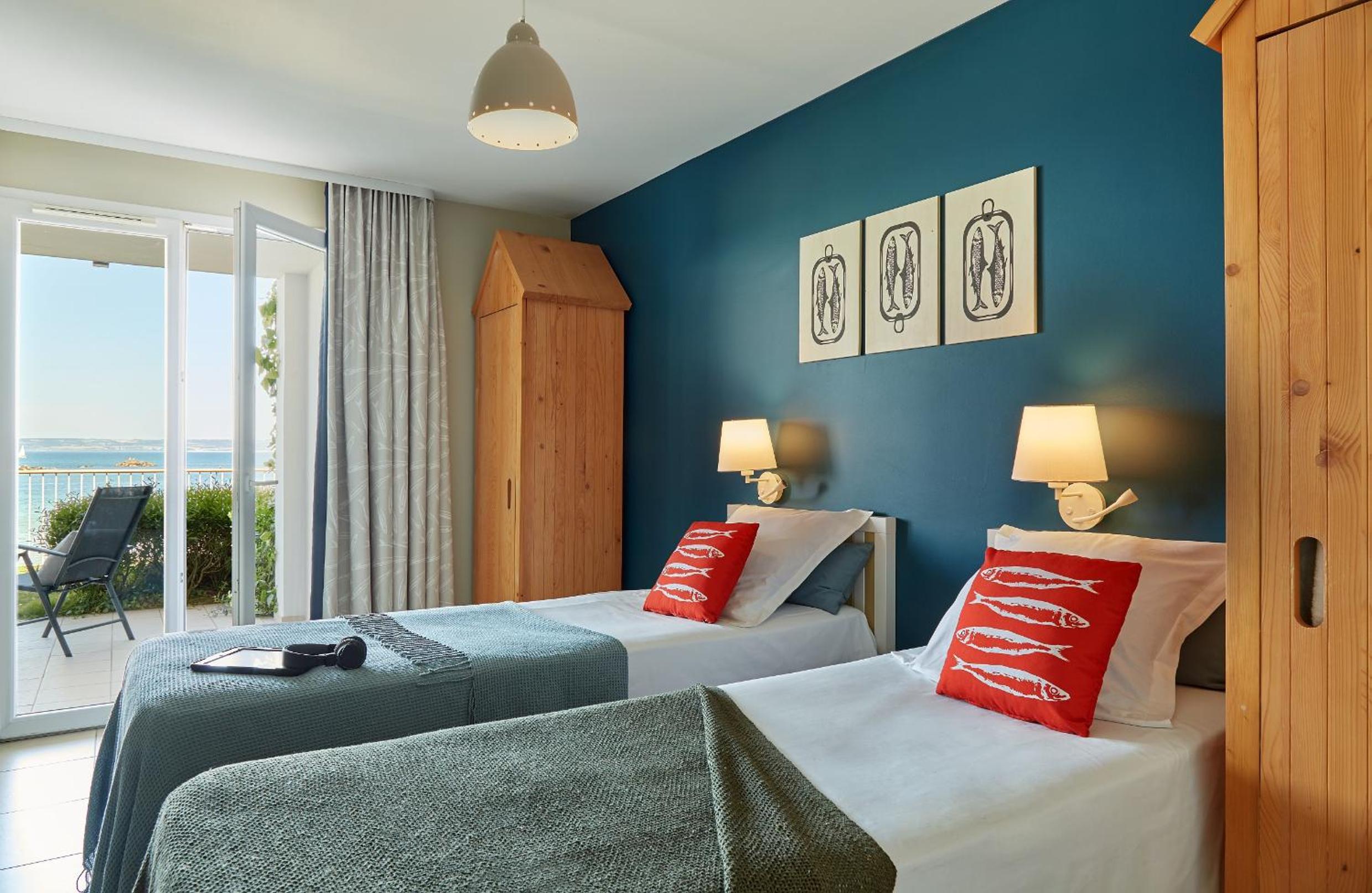 One-Bedroom Apartment with Terrace or Balcony (4 people) - Open Sea View - Seafront photo 3