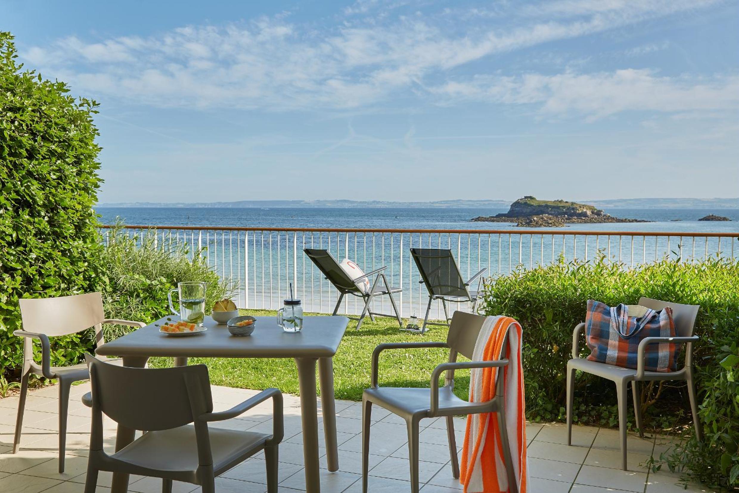 One-Bedroom Apartment with Terrace or Balcony (4 people) - Open Sea View - Seafront photo 2