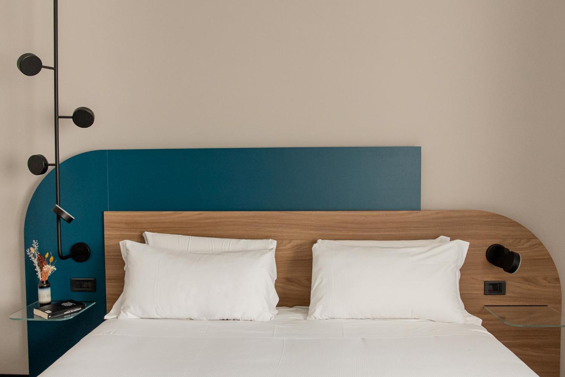 Superior Double or Twin Room thumbnail 6