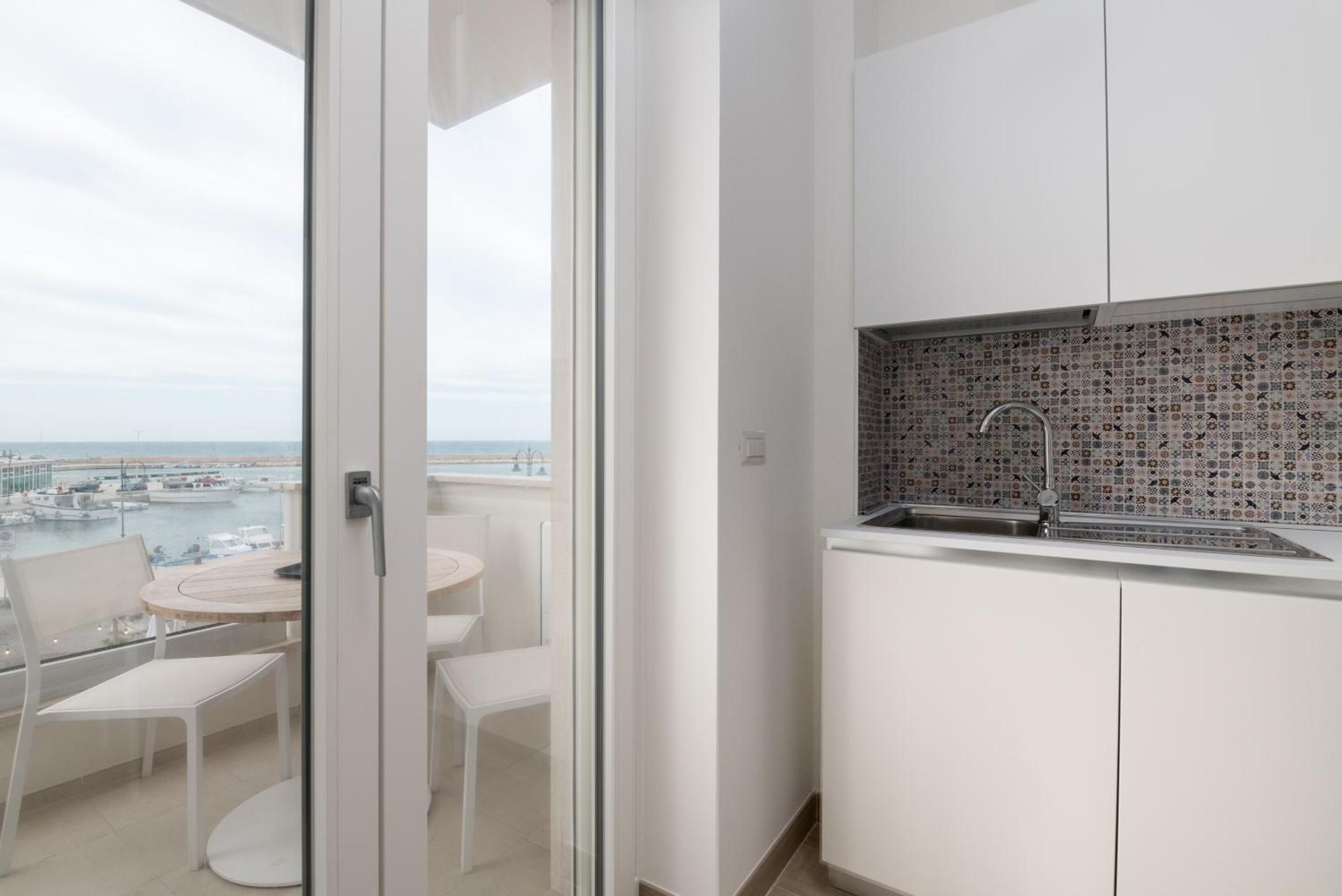 Family Two-Bedroom Apartment with View photo 3