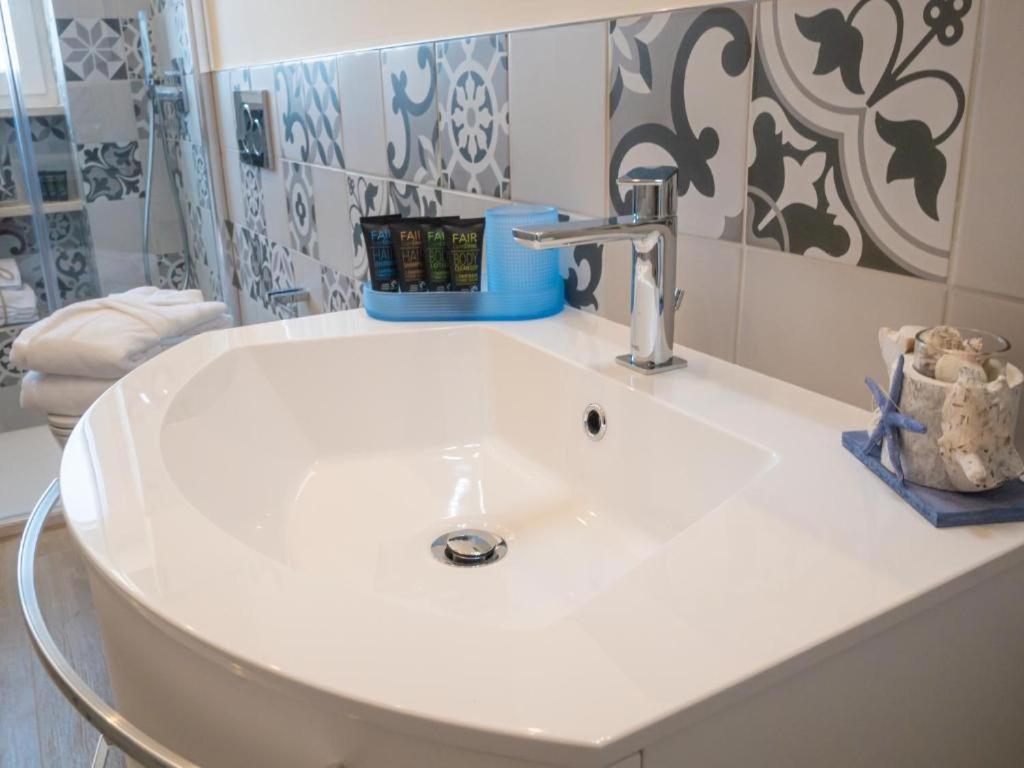Double Room with Sea View photo 2