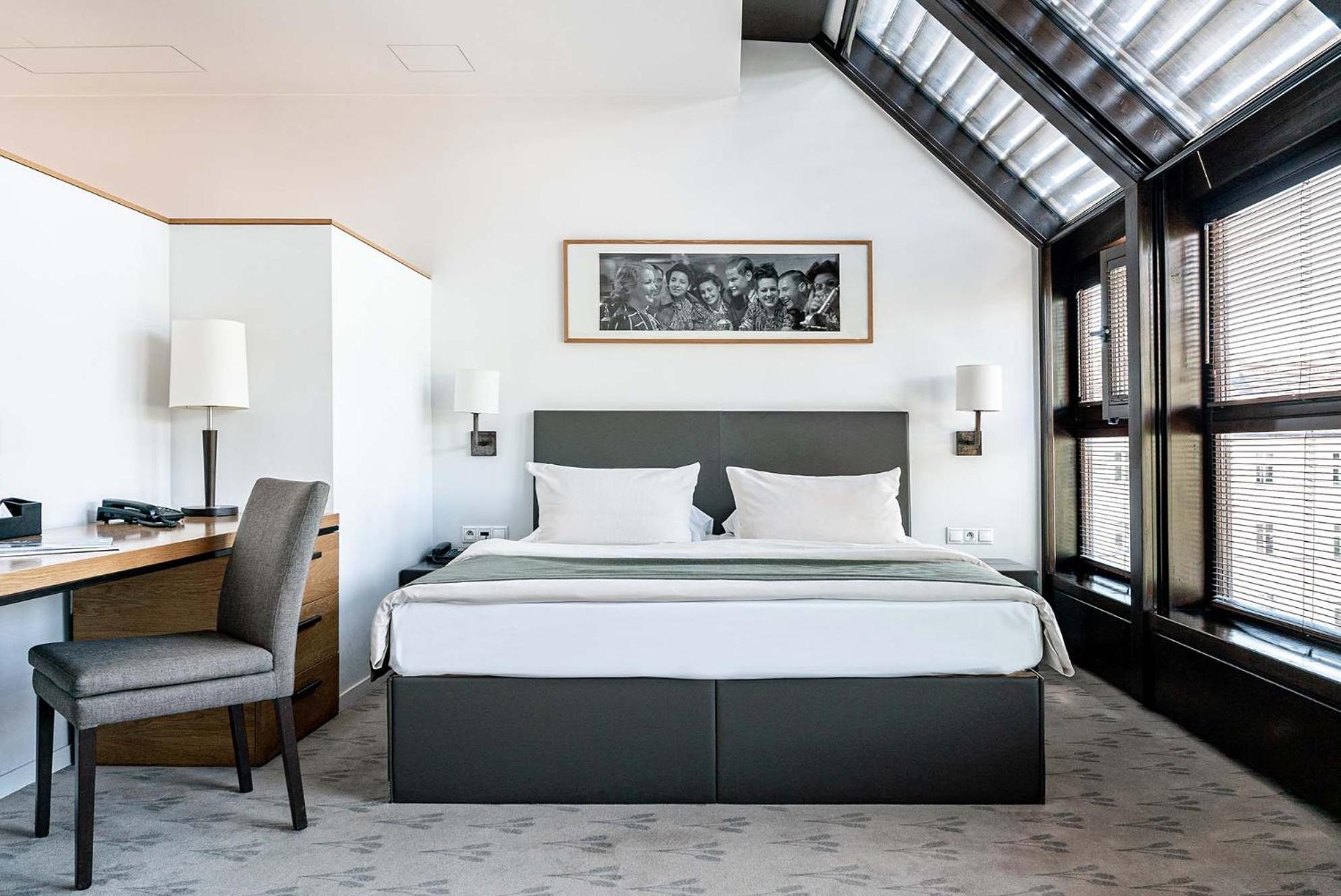 Premium Suite - Photo 4