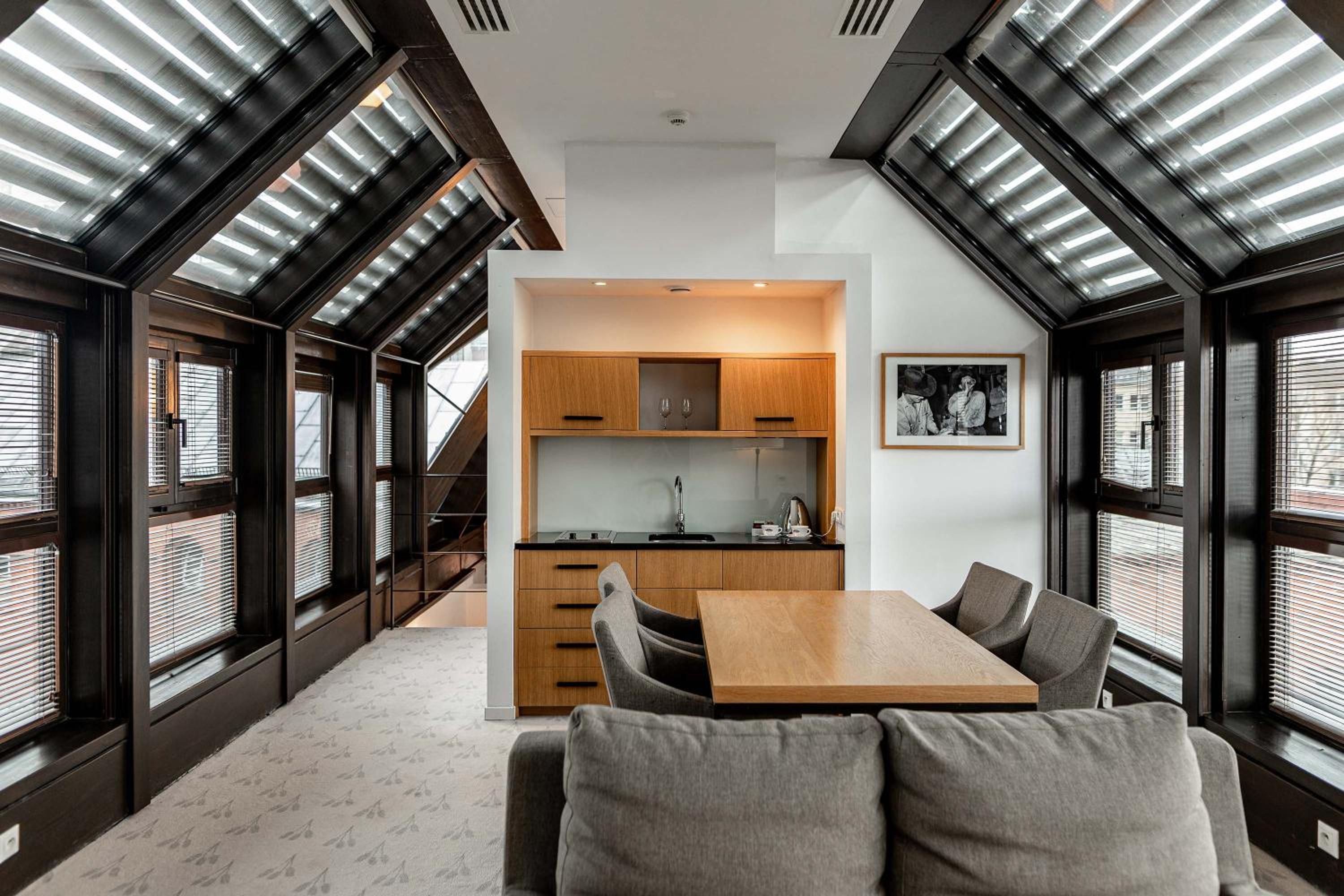 Deluxe Suite - Photo 7