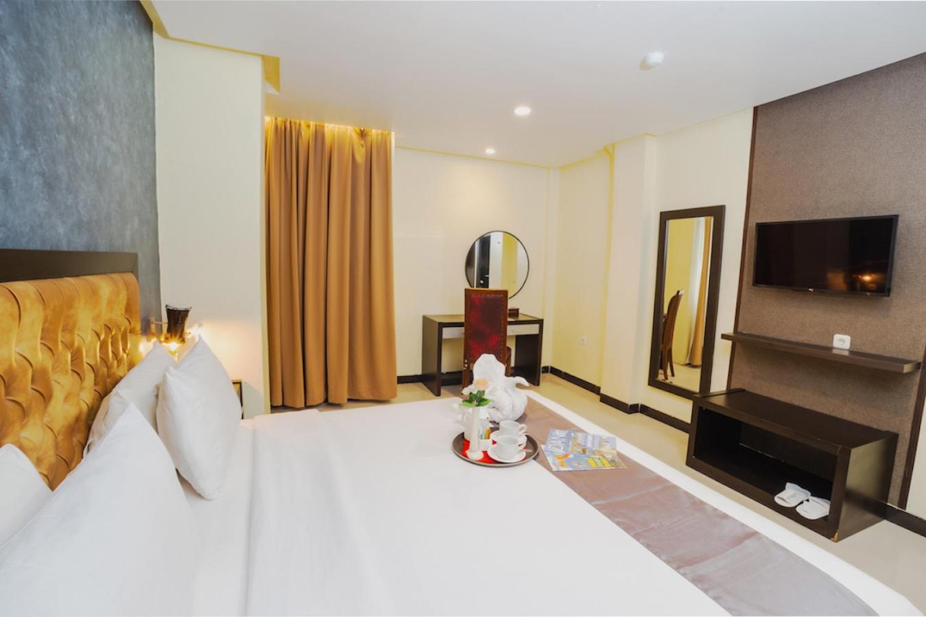 Deluxe Queen Room - Photo 3