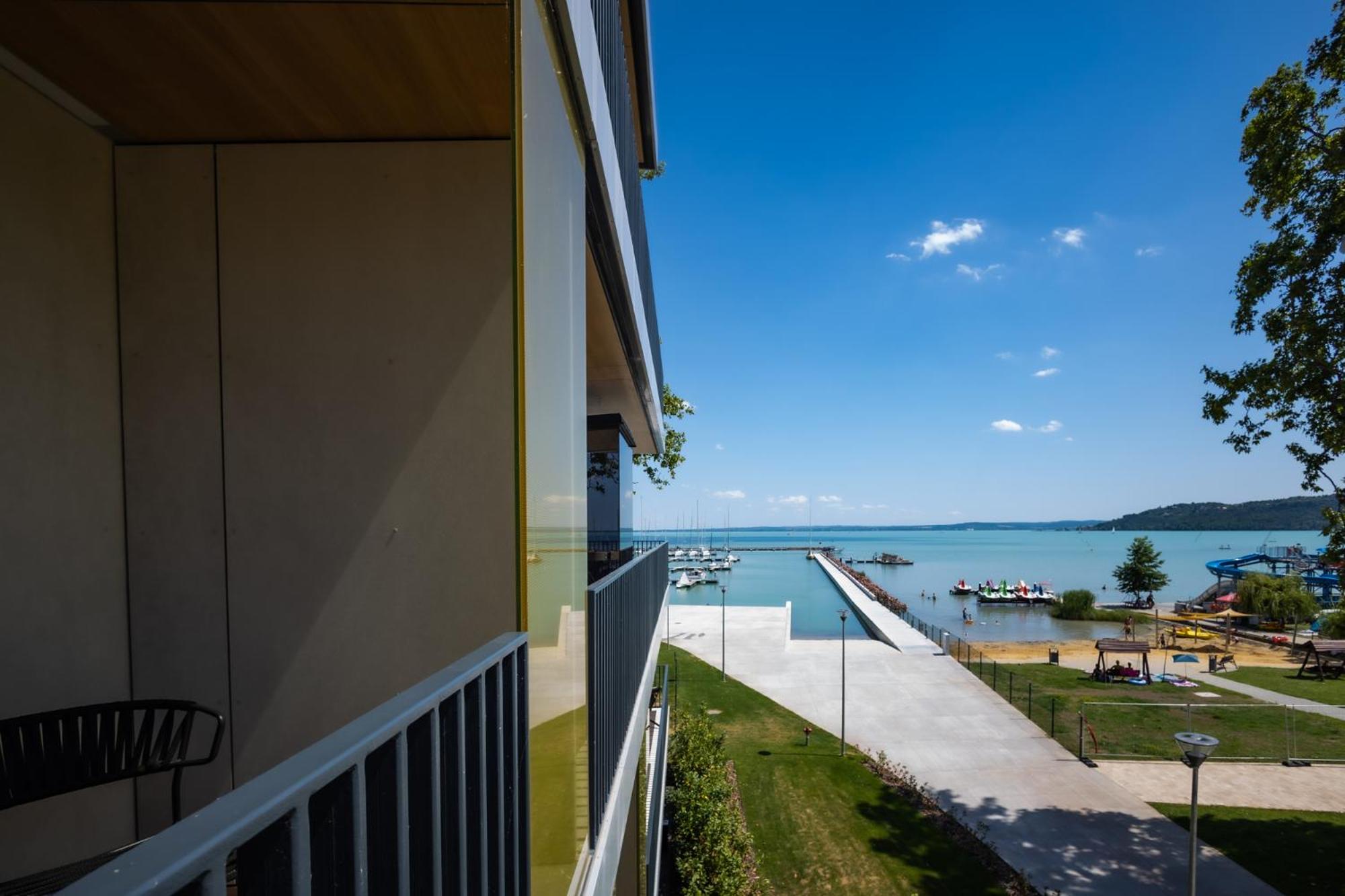 Superior Side Lake View - Photo 2