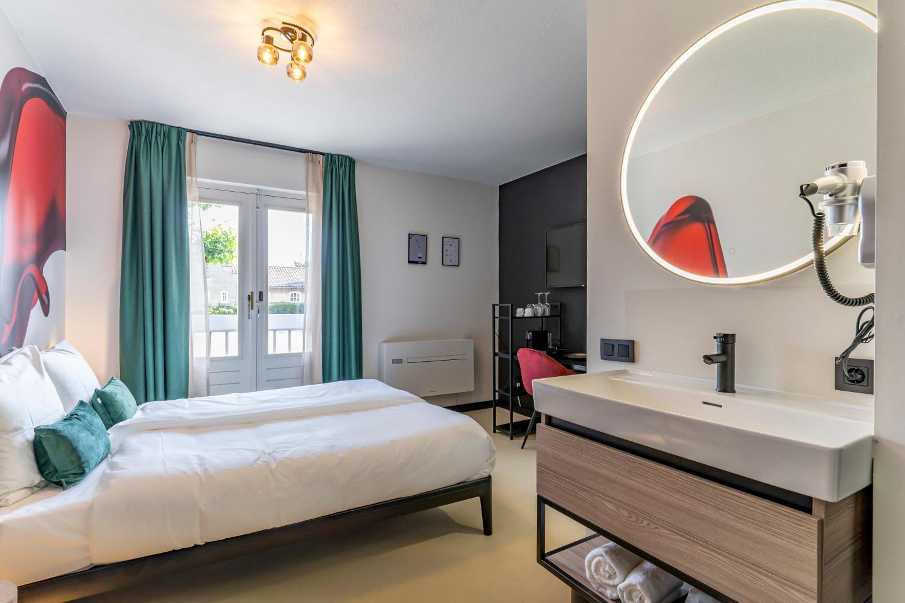 Comfort Room - Photo 1