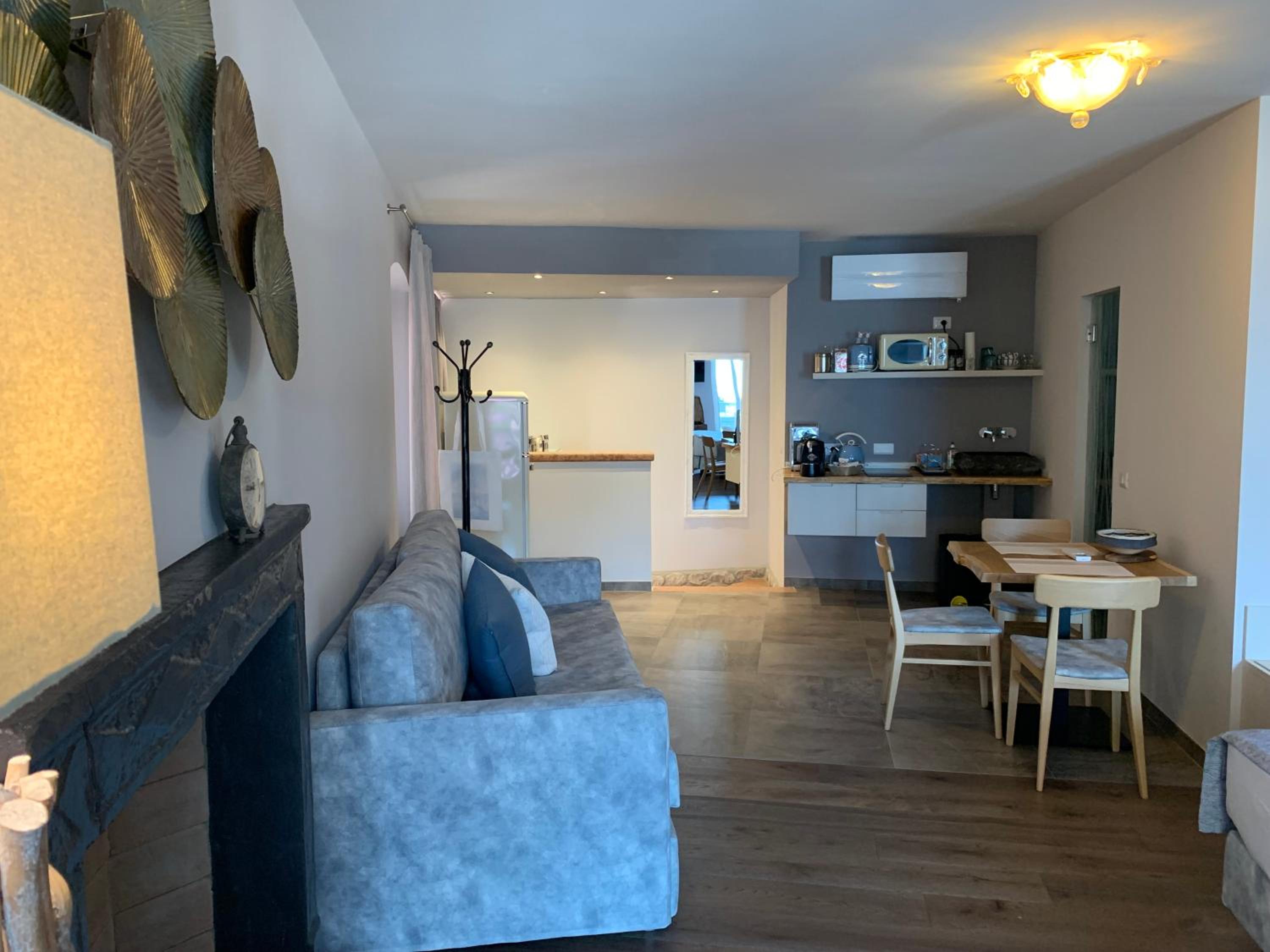 Studio with Terrace and Lake View - Annex