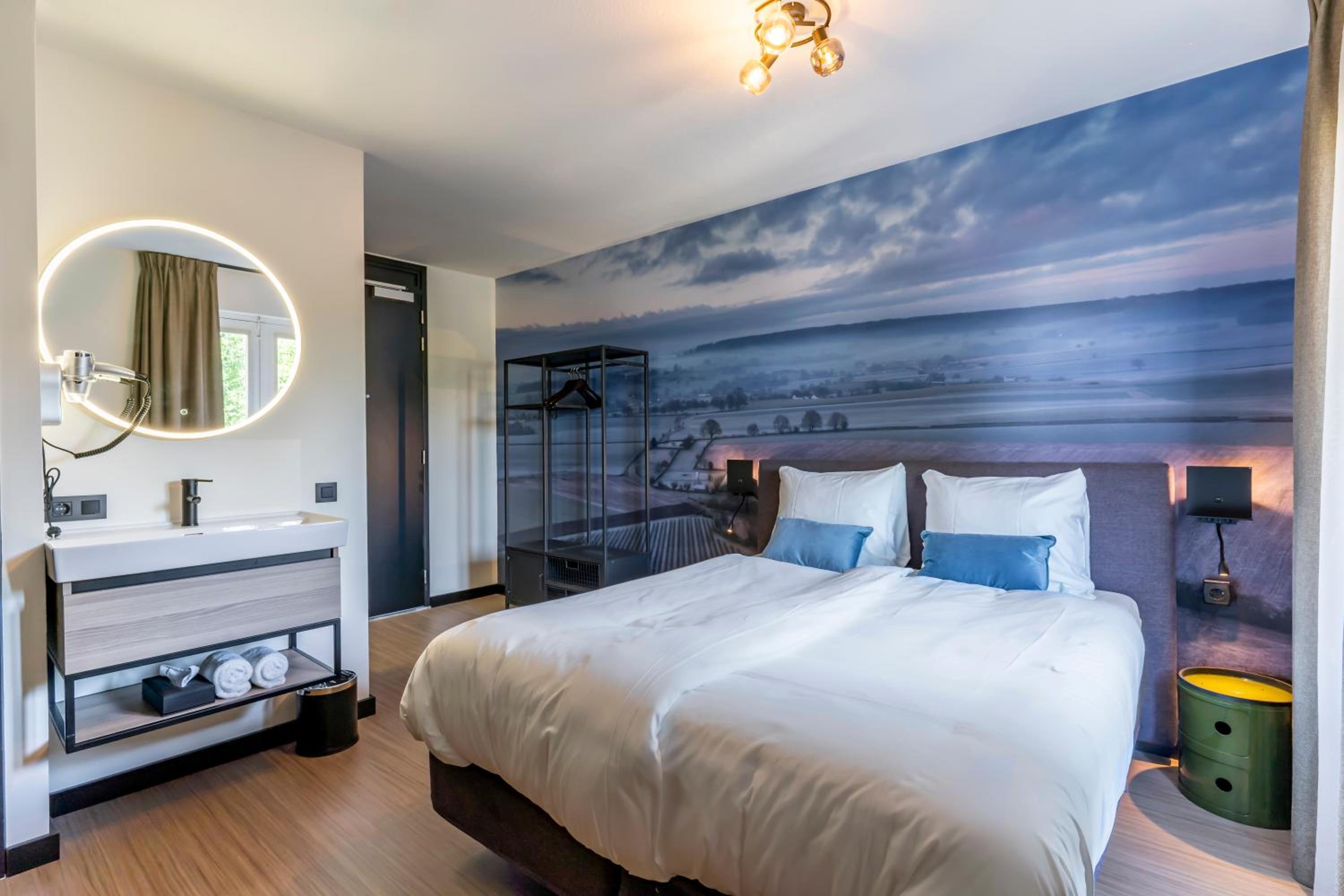 Comfort Room with Balcony - Photo 1