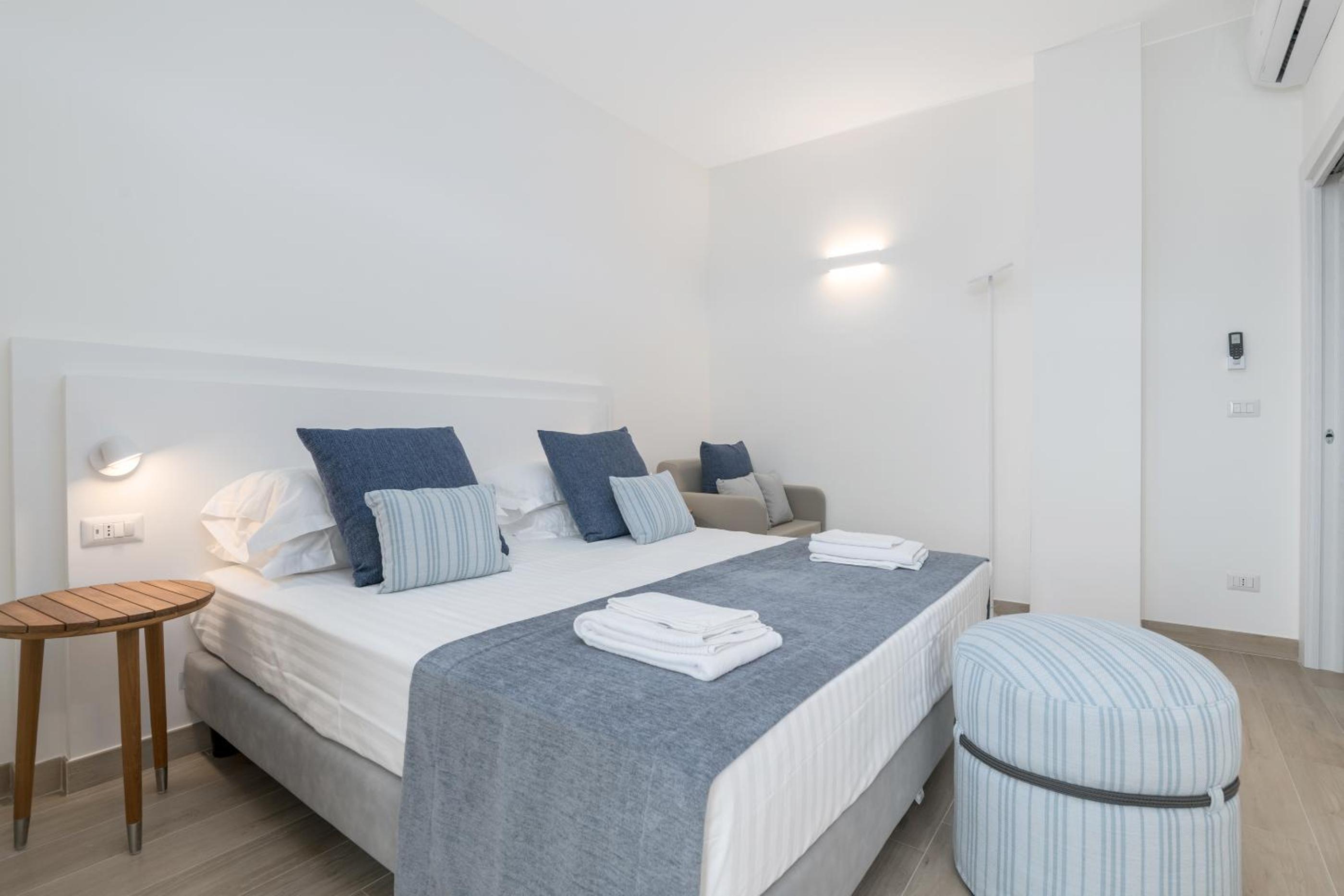 Deluxe One-Bedroom Apartment with Ocean View photo 1