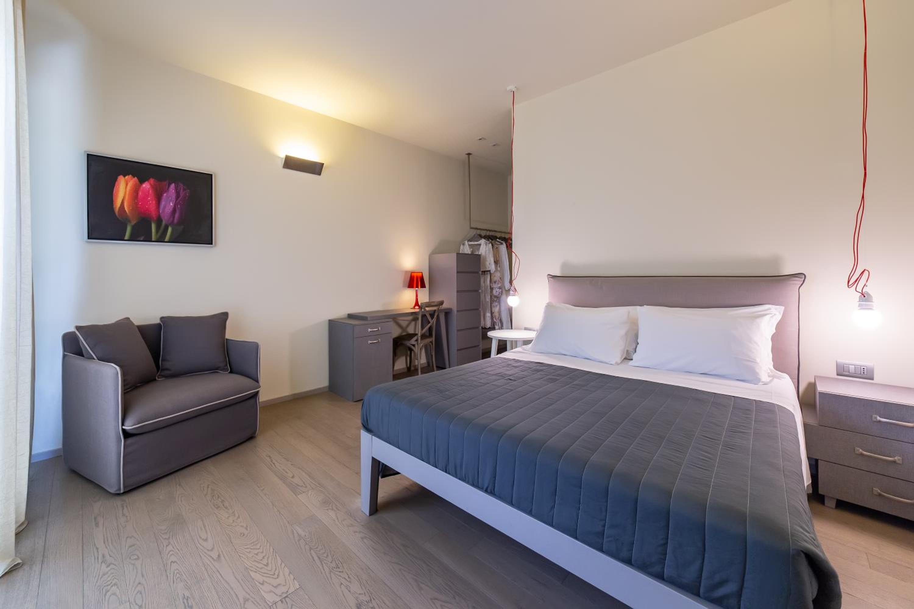 Deluxe Double Room with Balcony - Photo 2