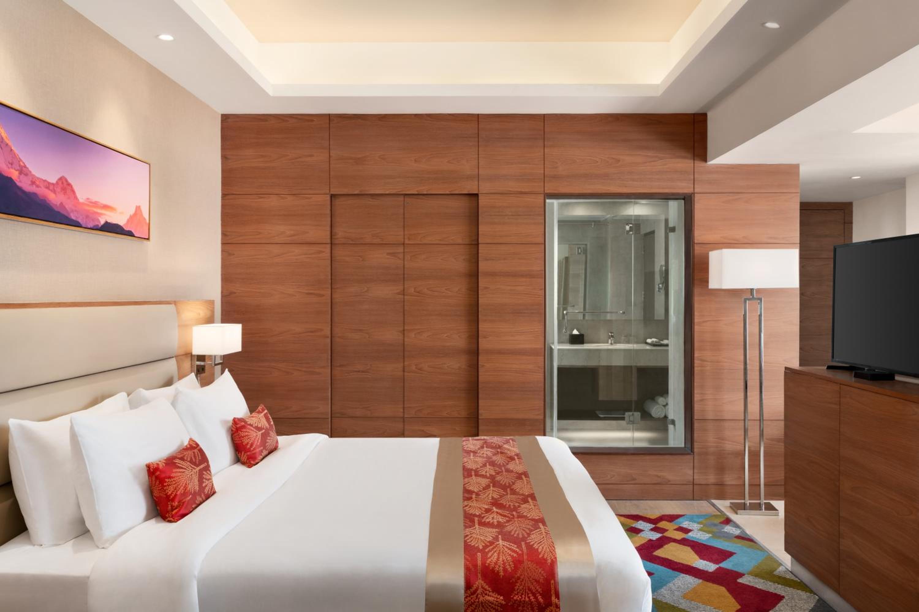 Deluxe King Room,with Balcony and City View - Non Smoking (10% off on Food and Soft Beverages) - Photo 3