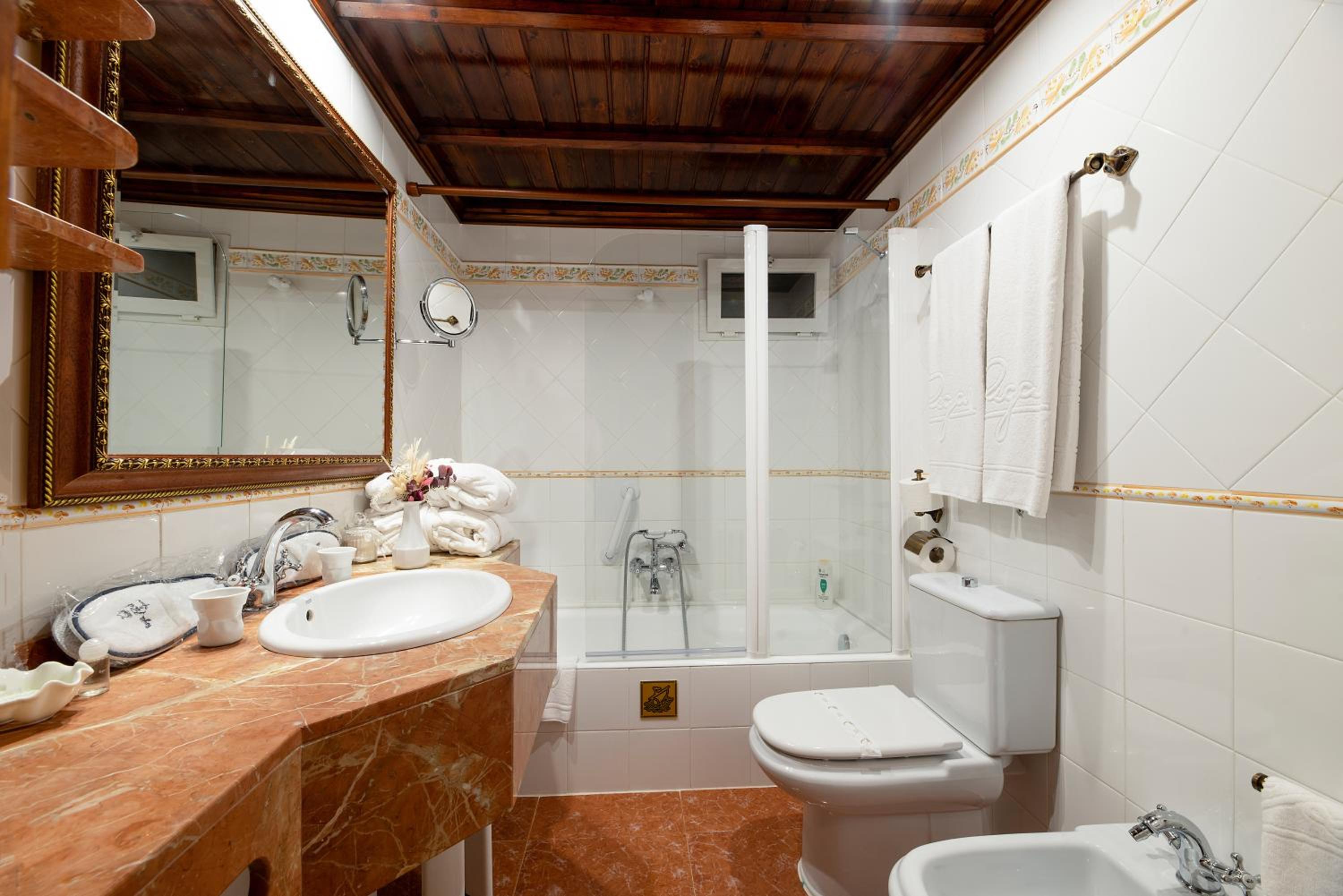 Classic Double Room with Park View and Spa Access photo 3
