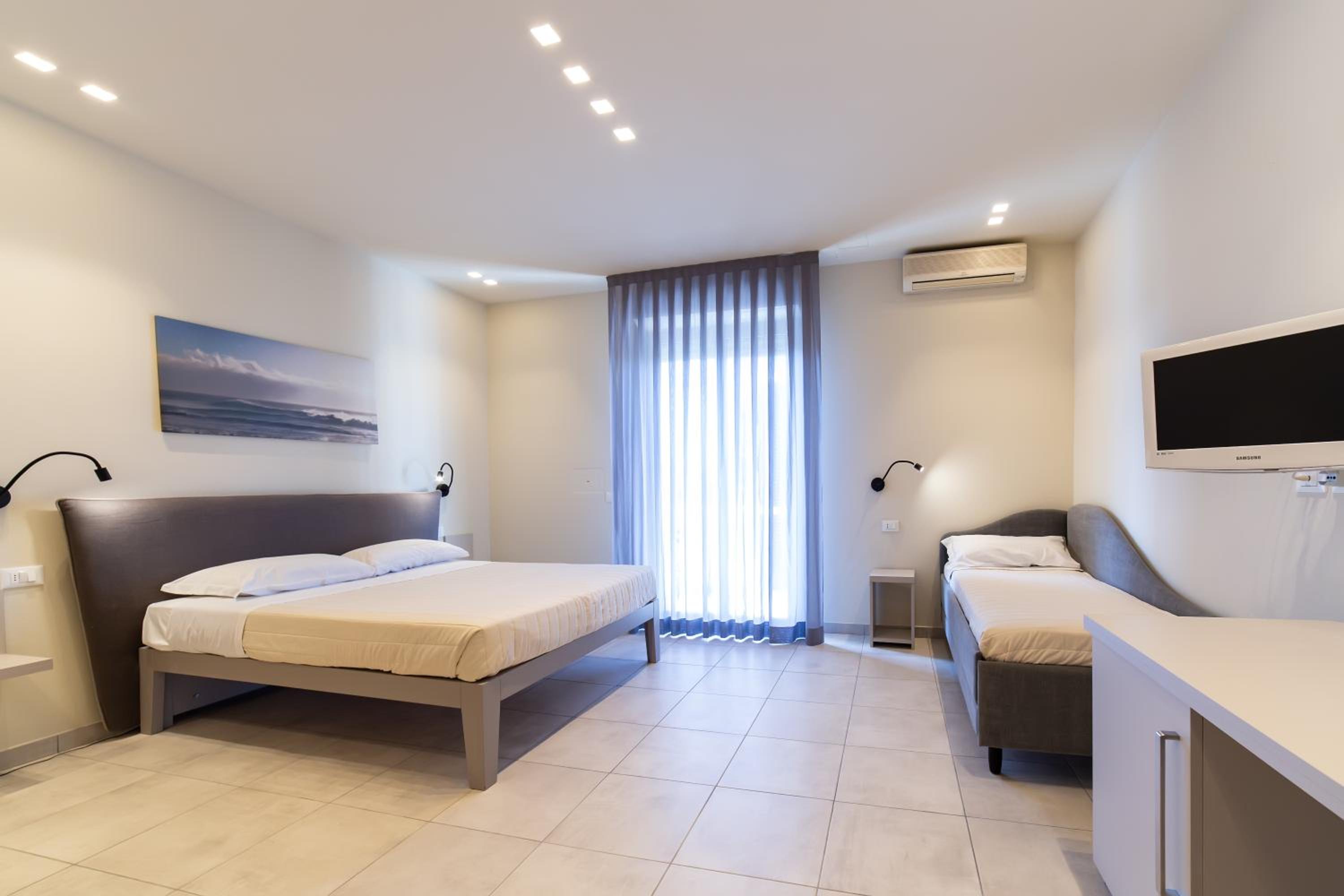 Double or Twin Room - Photo 13