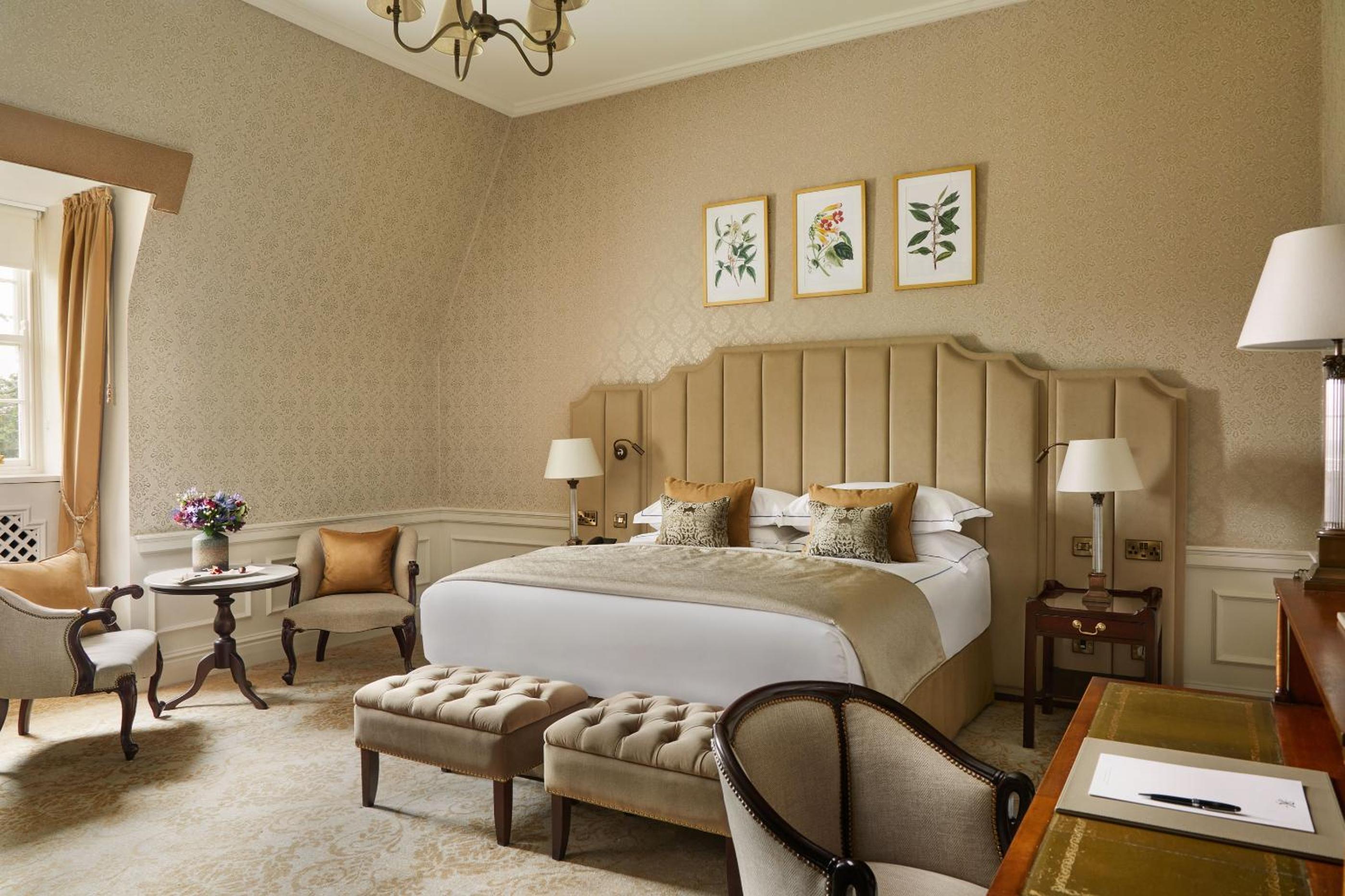 Deluxe Double Room with One Twin Bed and 2 Adults Occupancy (Non Smoking) photo 1
