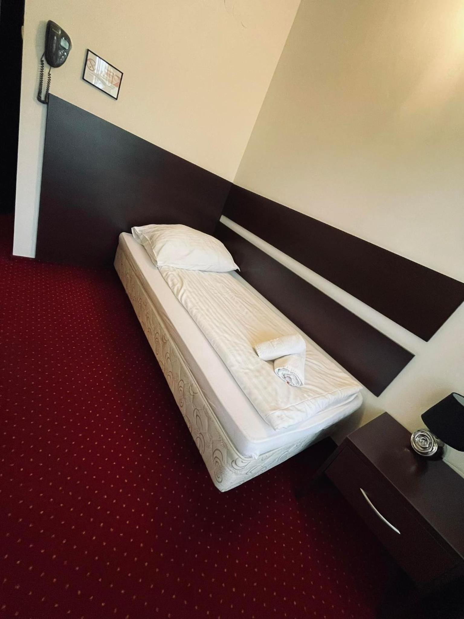 Single Room photo 2