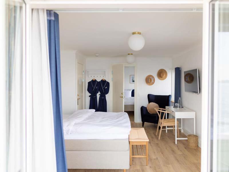 Deluxe Double or Twin Room with Sea View