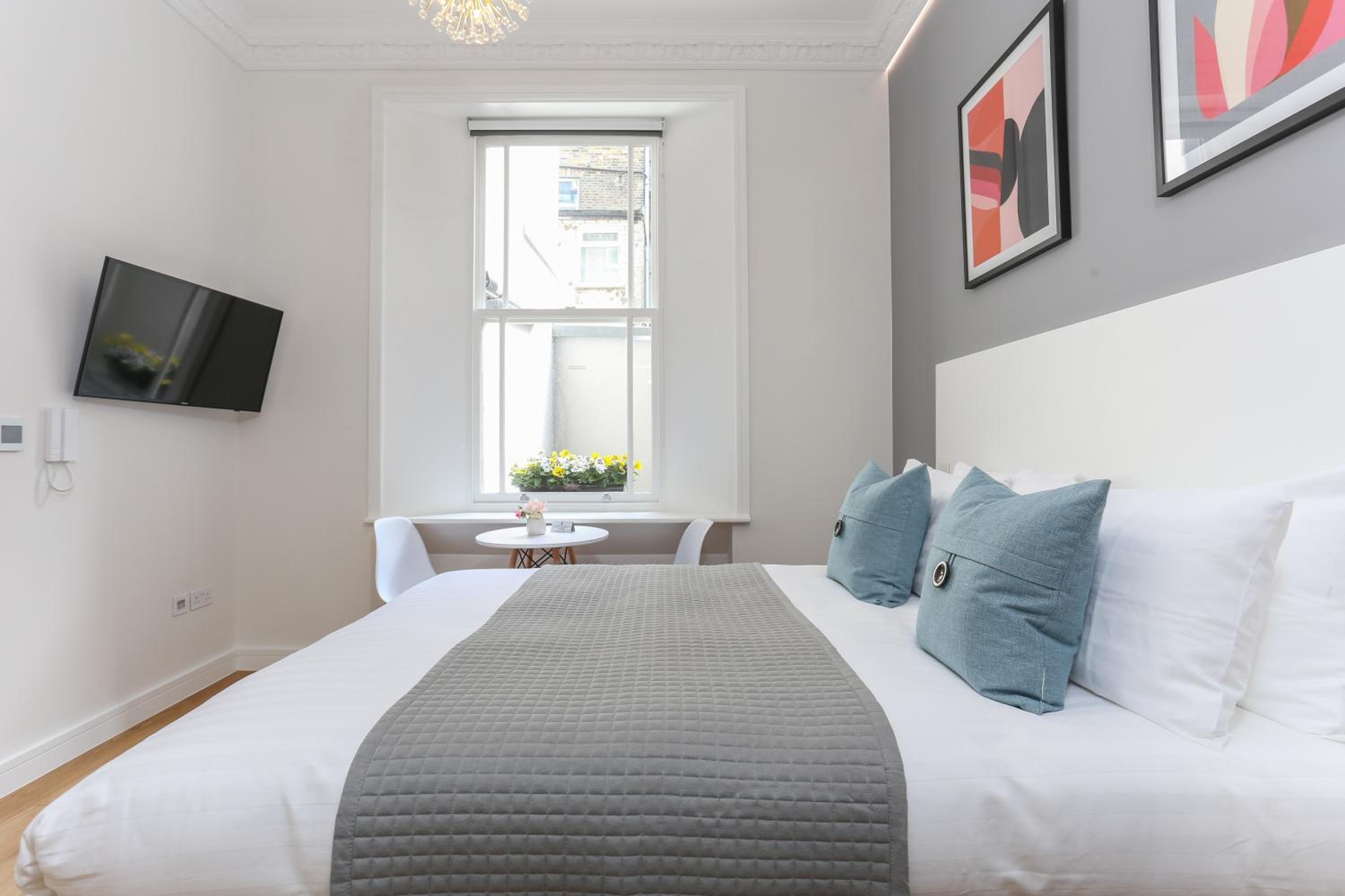 Studio Apartment photo 2