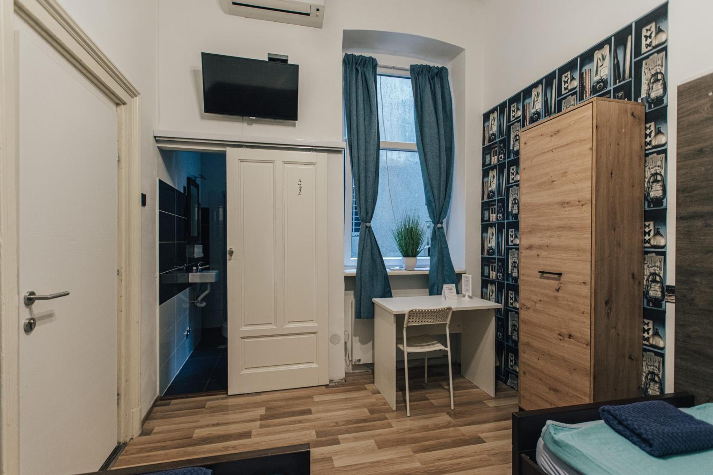 Twin Room - Photo 2