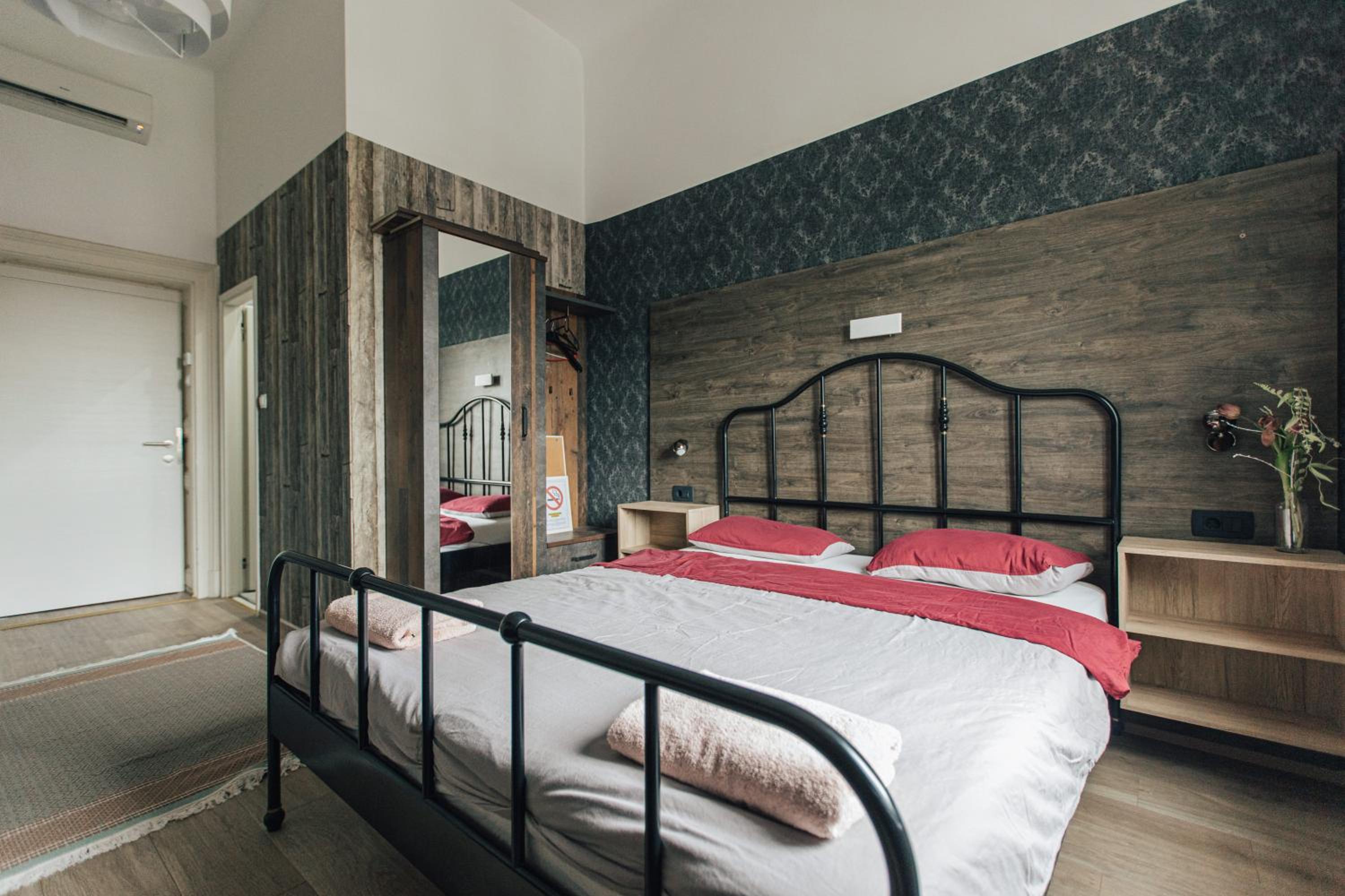 Double Room - Photo 5