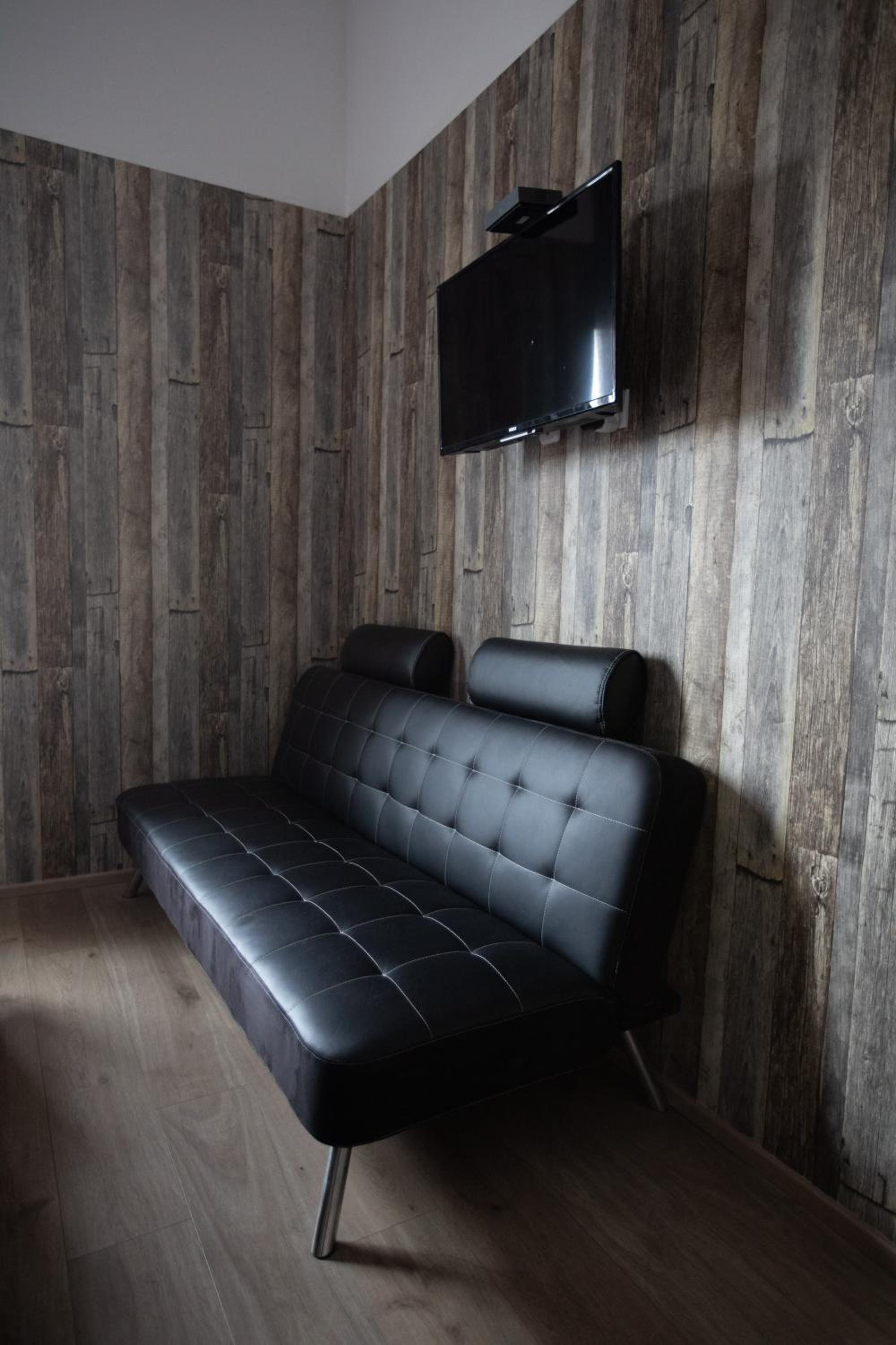 Double Room - Photo 9