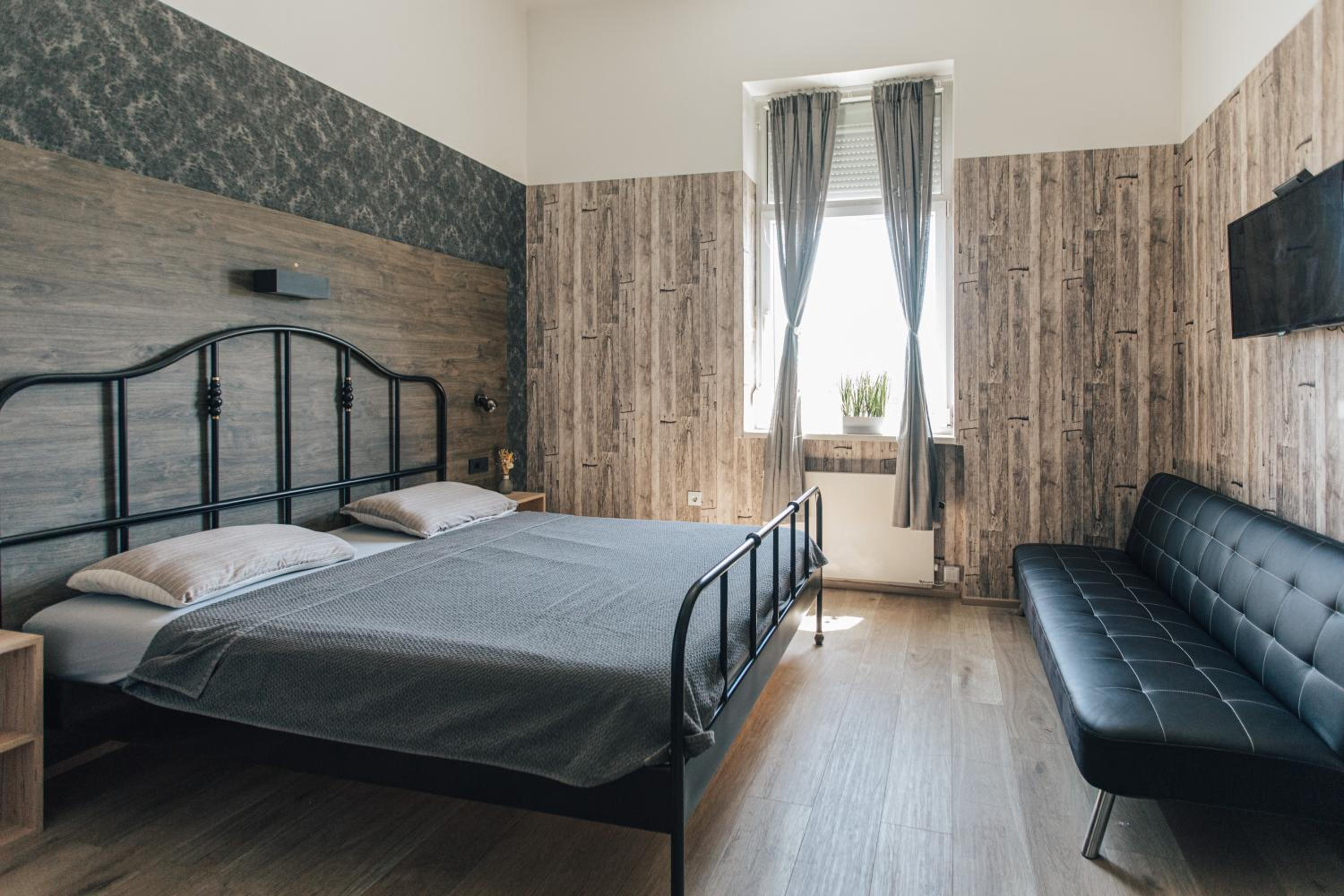 Double Room - Photo 10