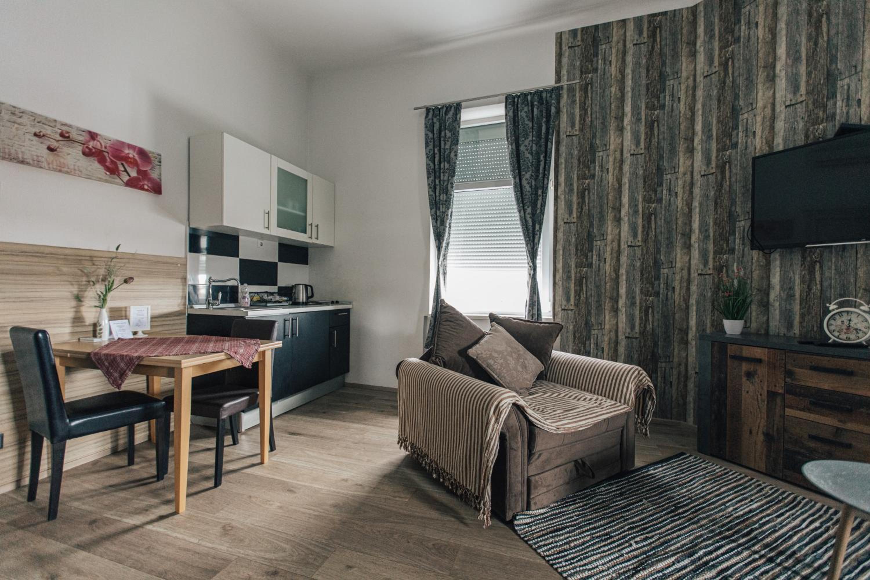 Studio Apartment - Photo 3