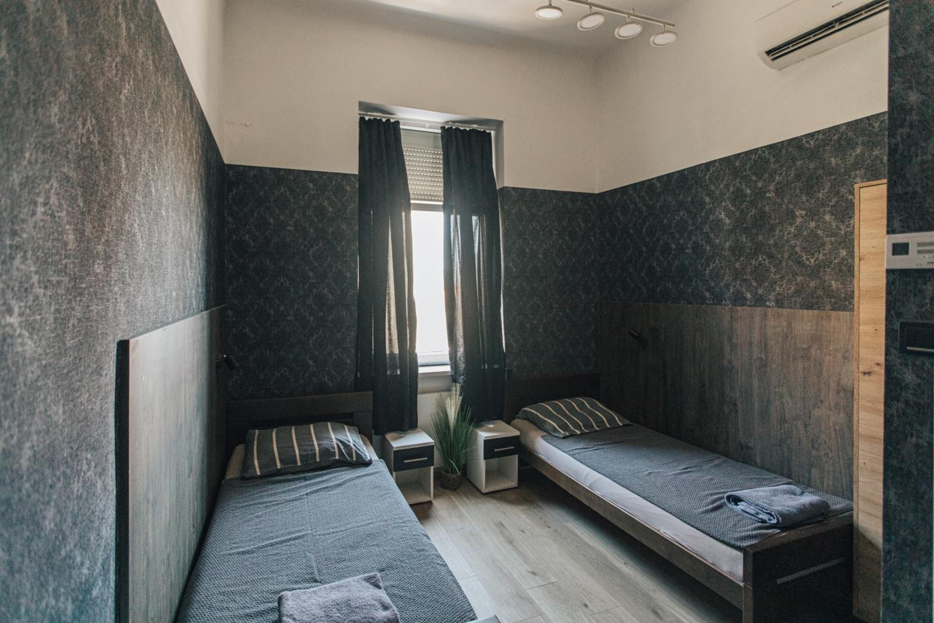 Twin Room - Photo 13