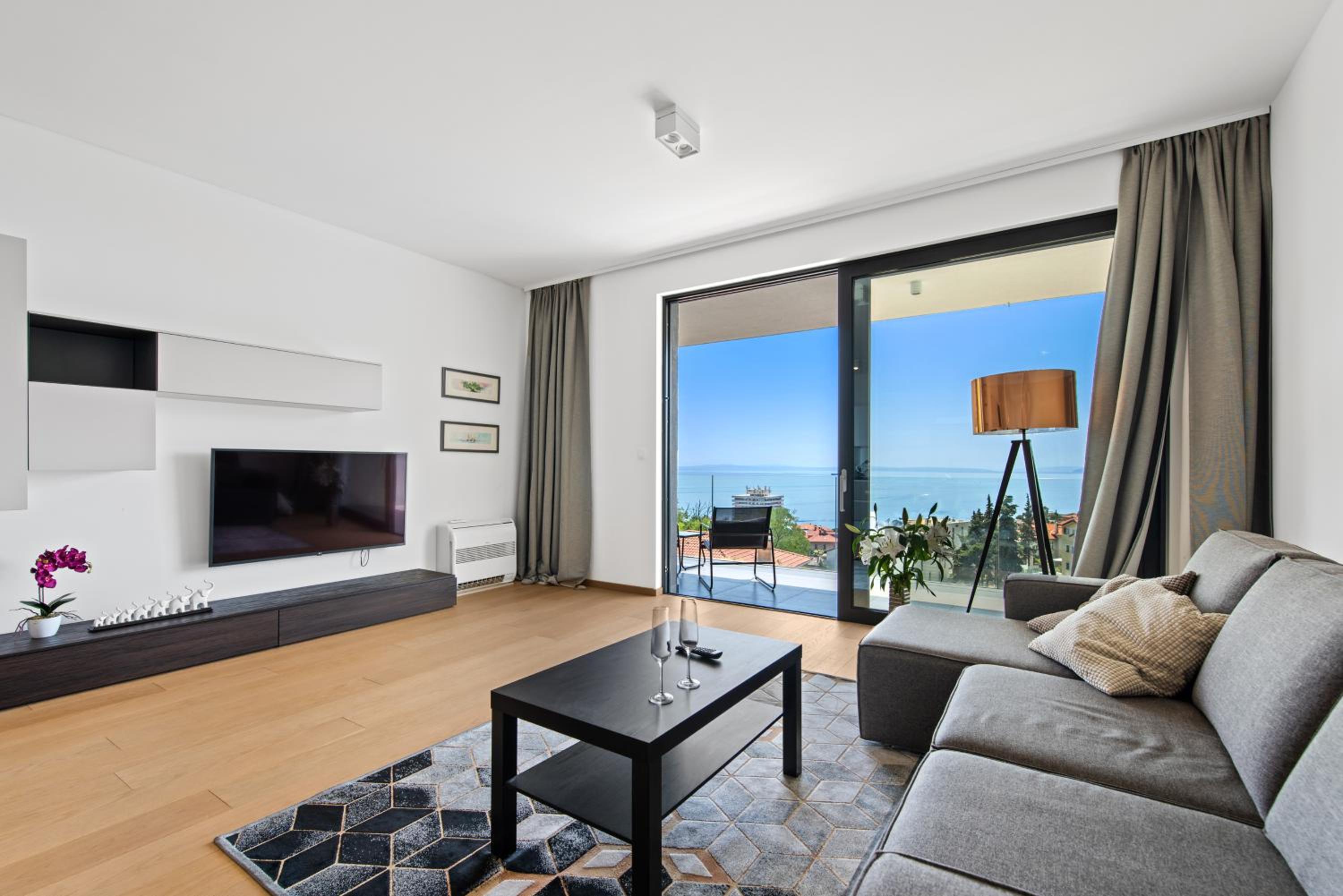 One-Bedroom Apartment - Photo 6