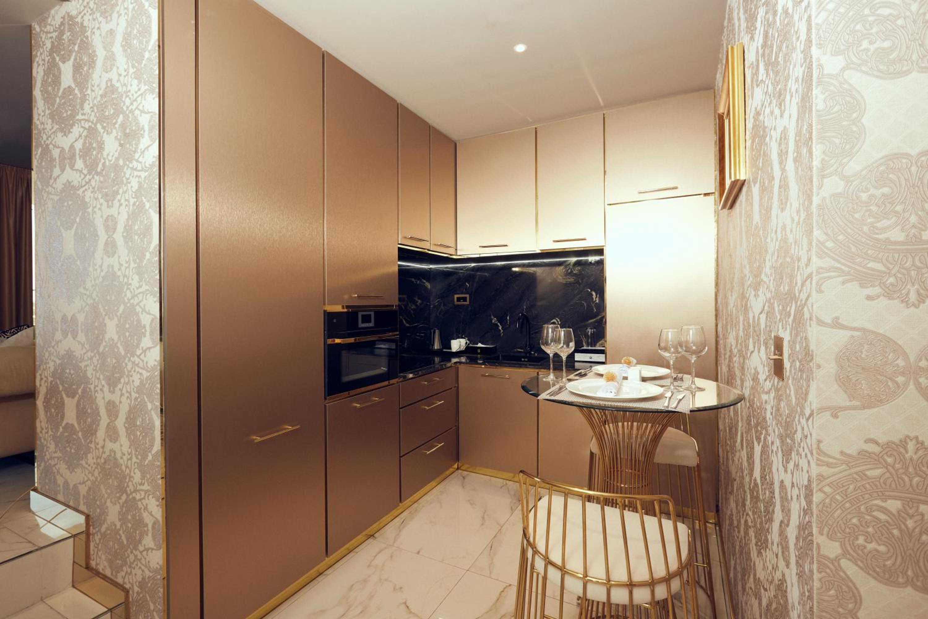 Superior Suite - Photo 4