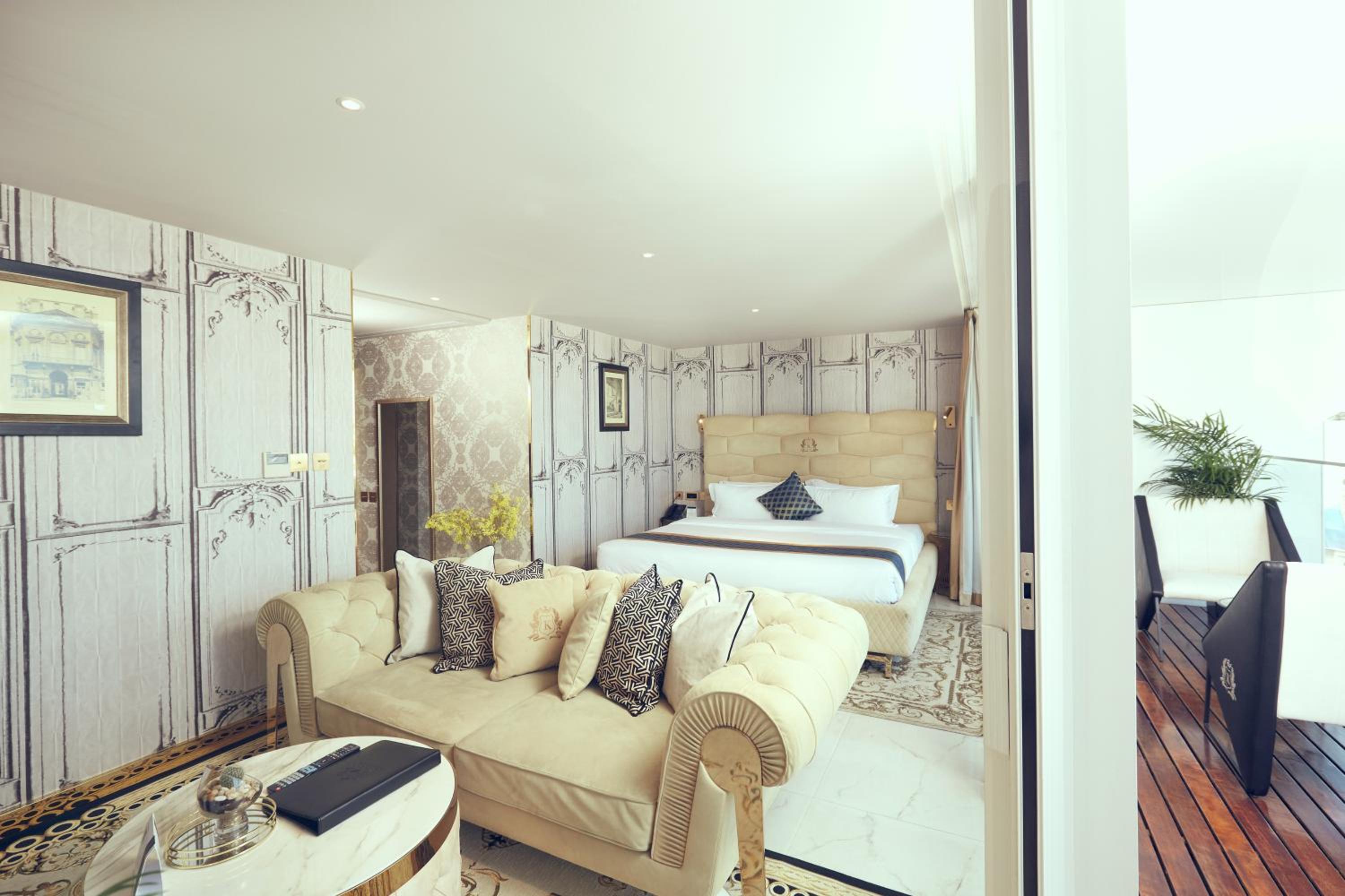Superior Suite - Photo 5