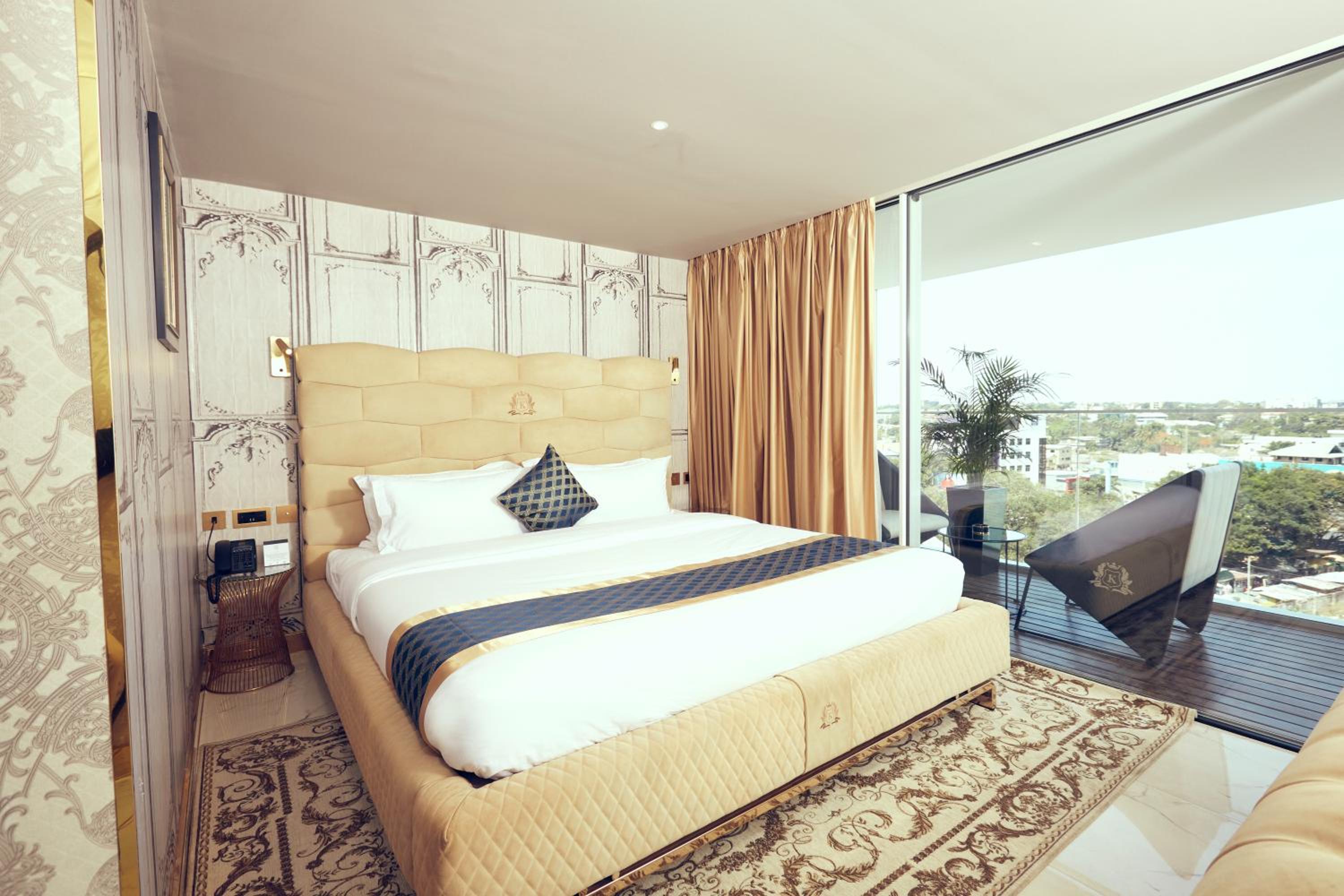 Superior Suite - Photo 6