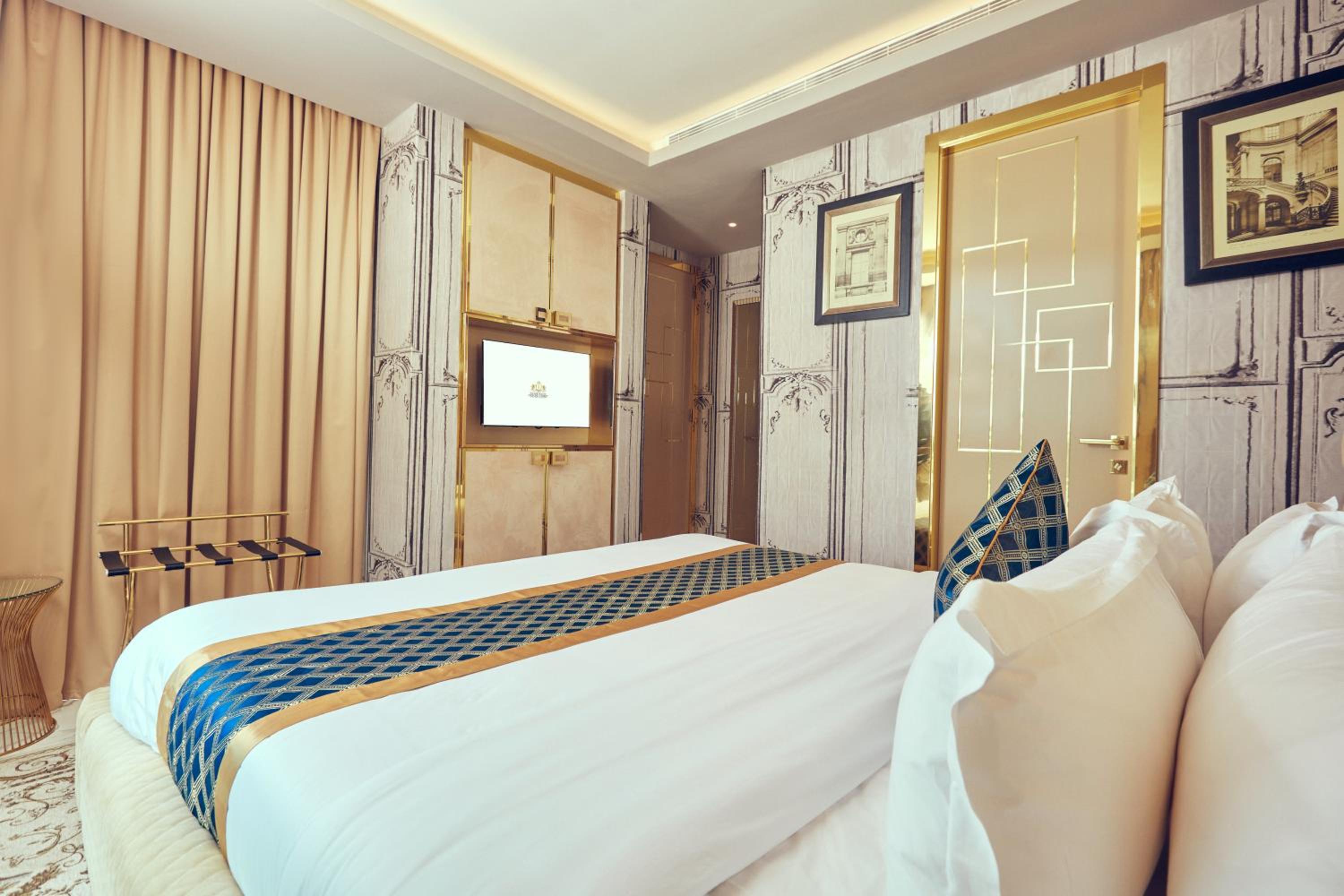 Deluxe Suite - Photo 5
