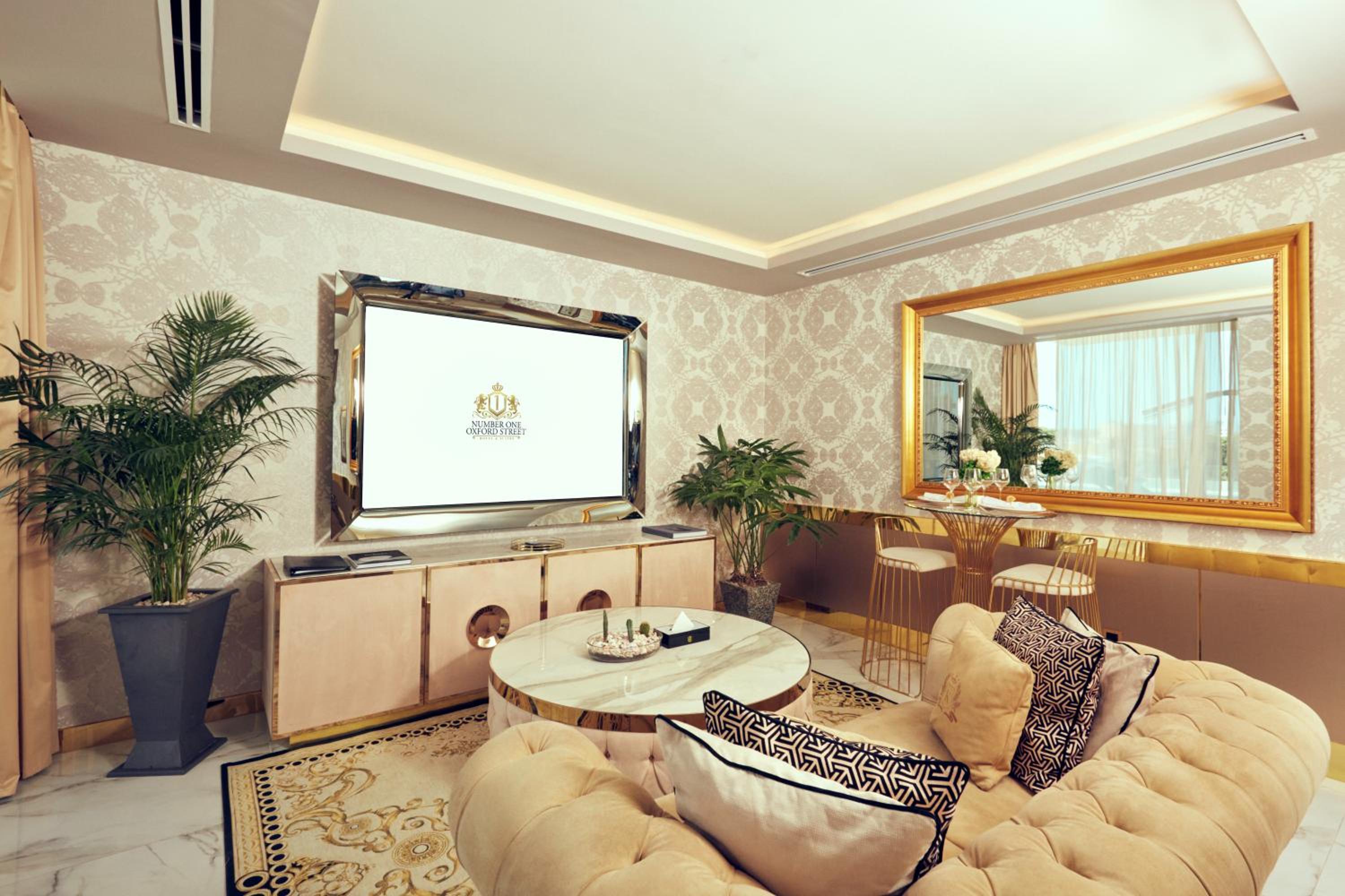 Deluxe Suite - Photo 3