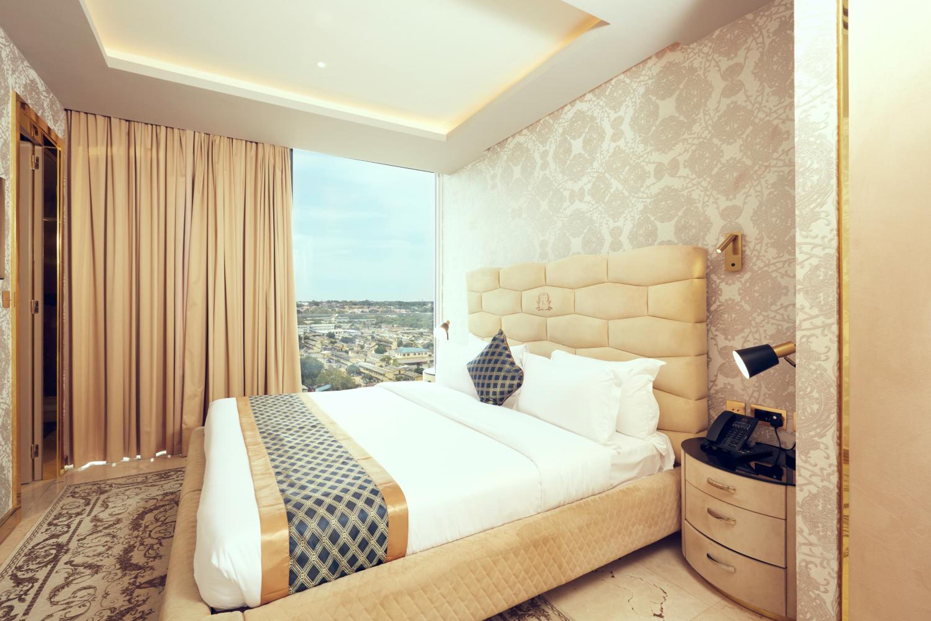 King Suite - Photo 5