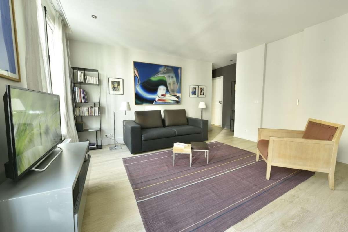 One-Bedroom Apartment photo 2