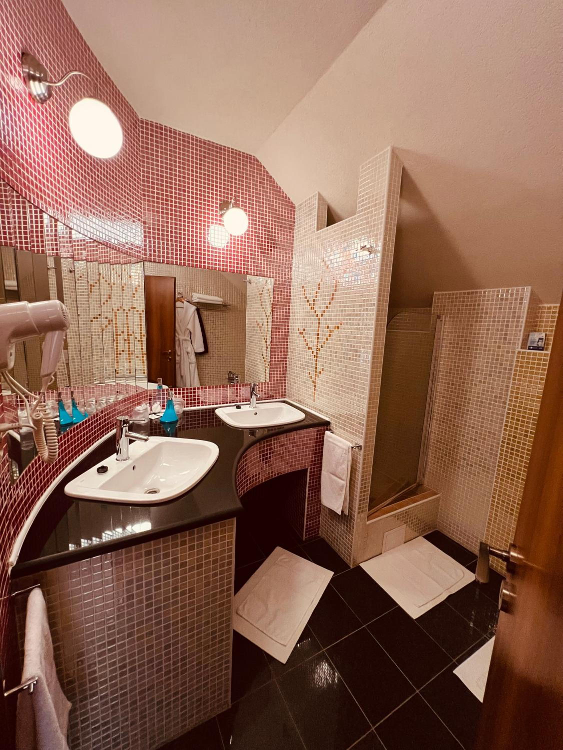 Deluxe Suite photo 3