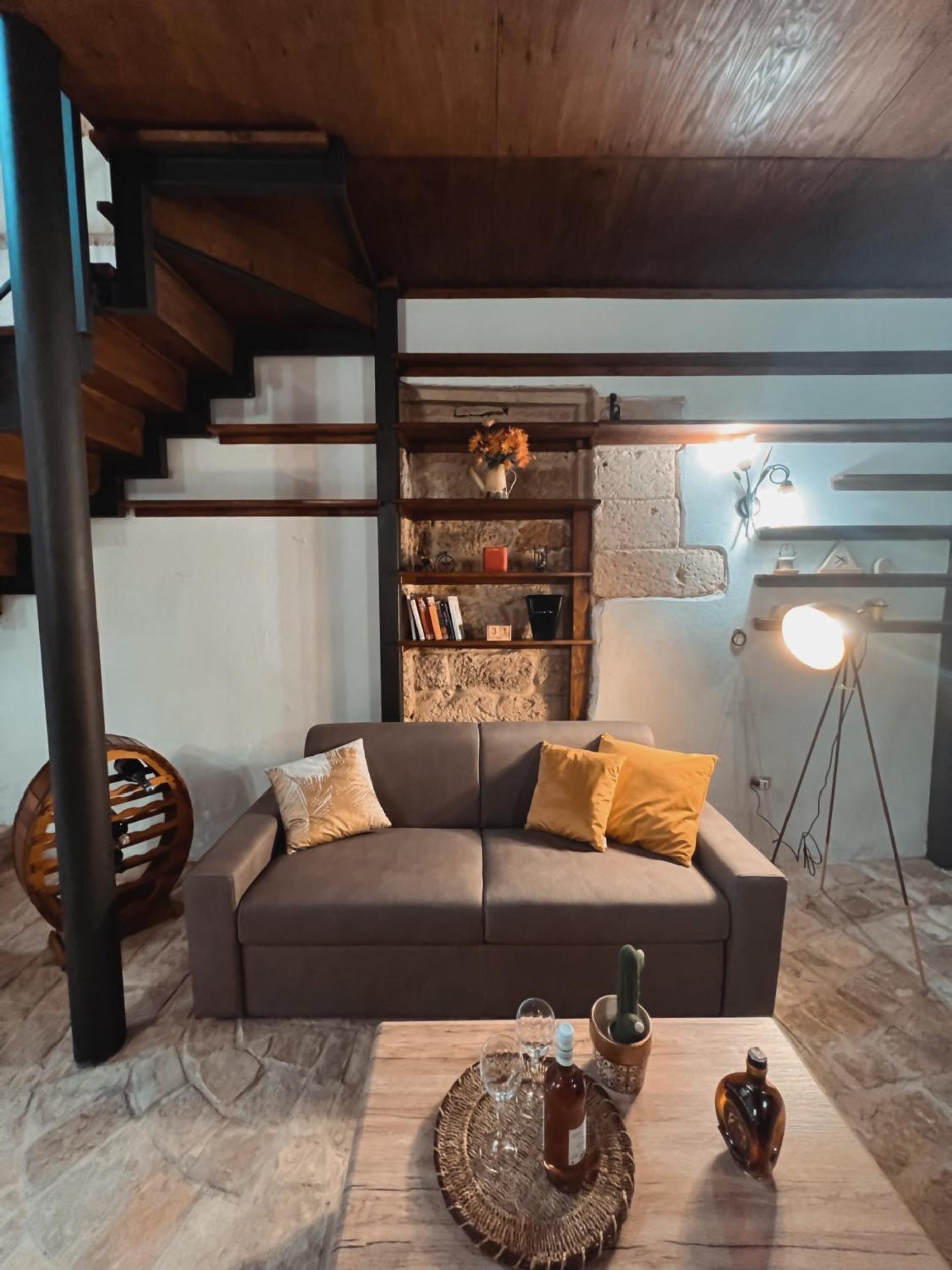 One-Bedroom House photo 1
