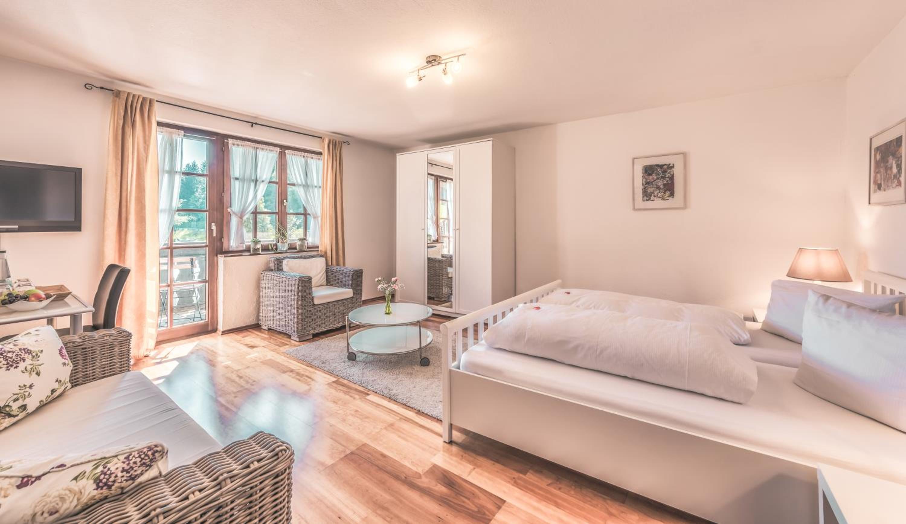 Family Room with Balcony (2 Adults + 2 Children)