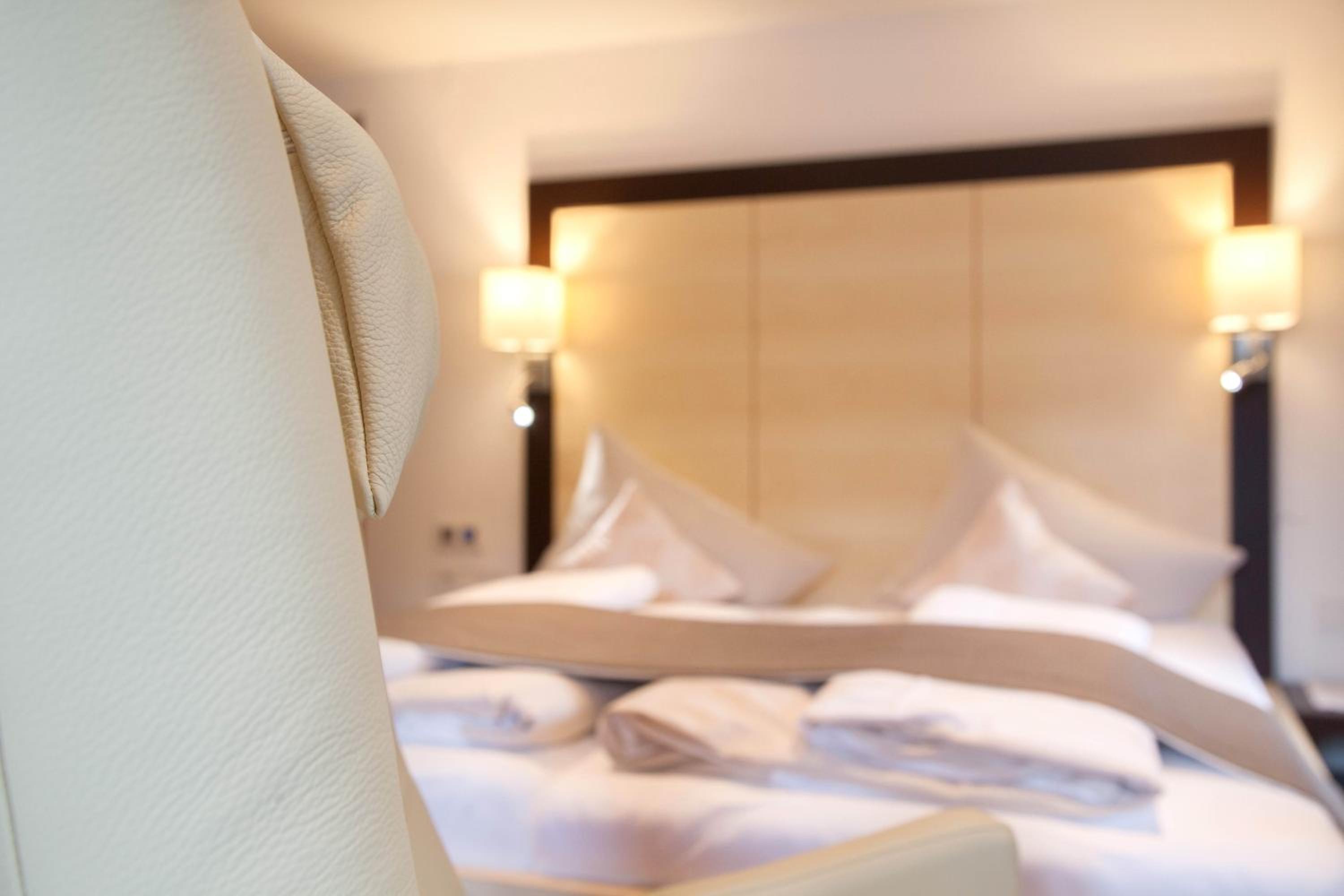 Deluxe Double Room with Balcony - Photo 30