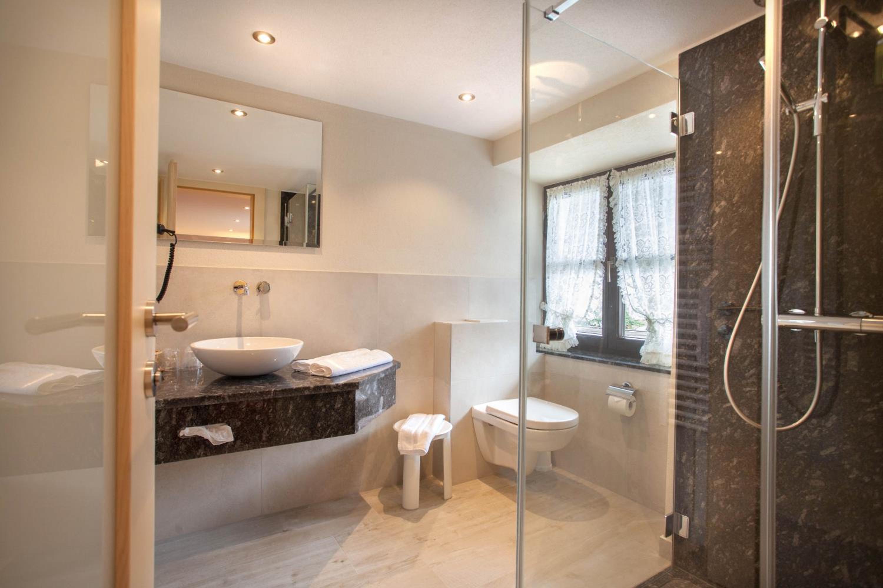 Deluxe Double Room with Balcony - Photo 19