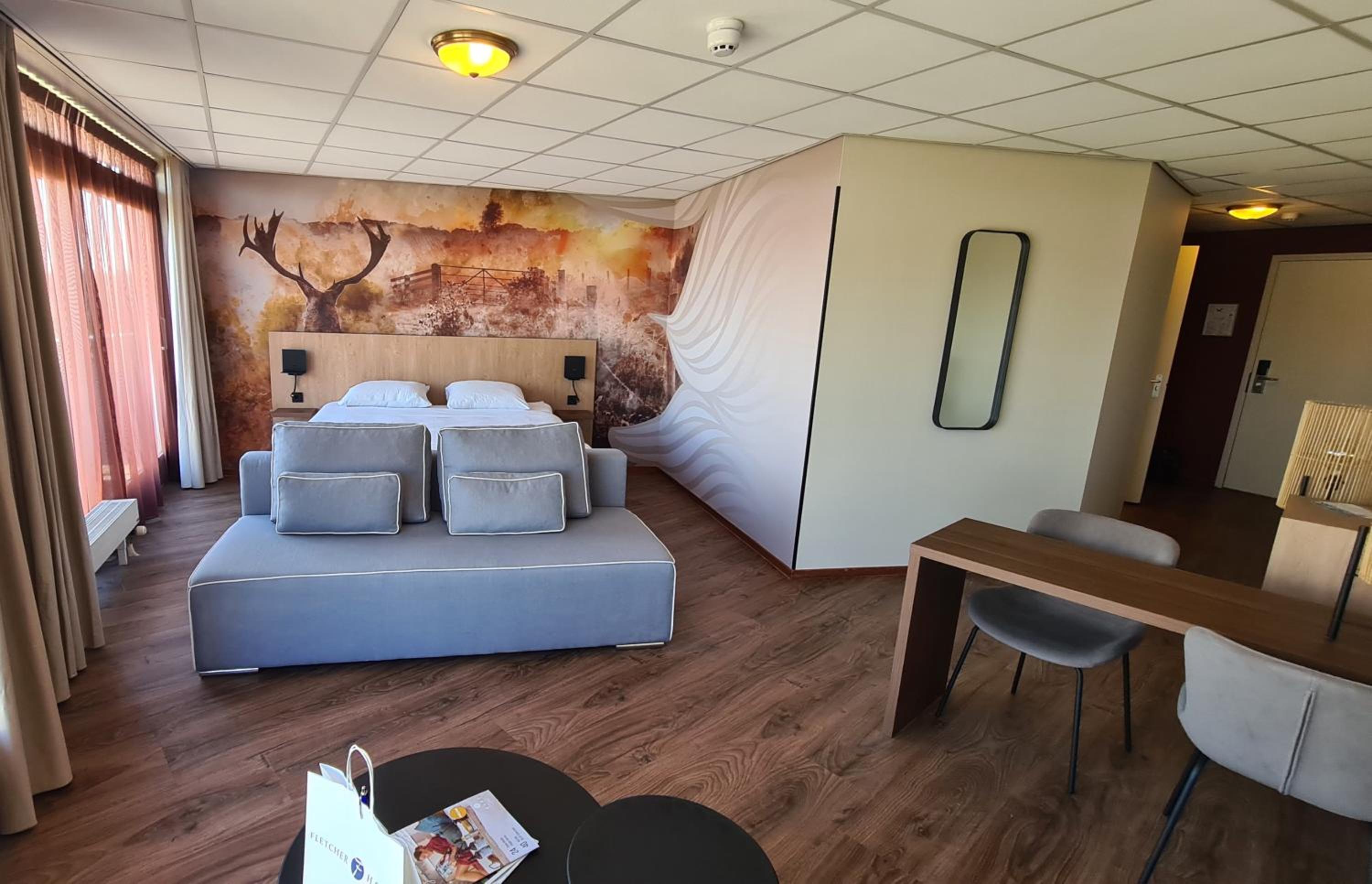 Suite - Photo 1